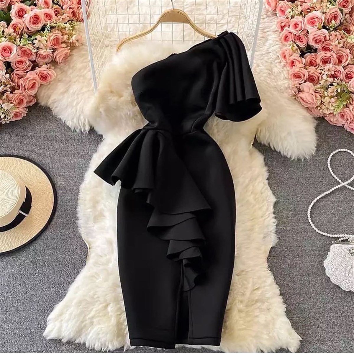 Omuz Fırfır Detay Yırtmaçlı Kalem Elbise - SİYAH