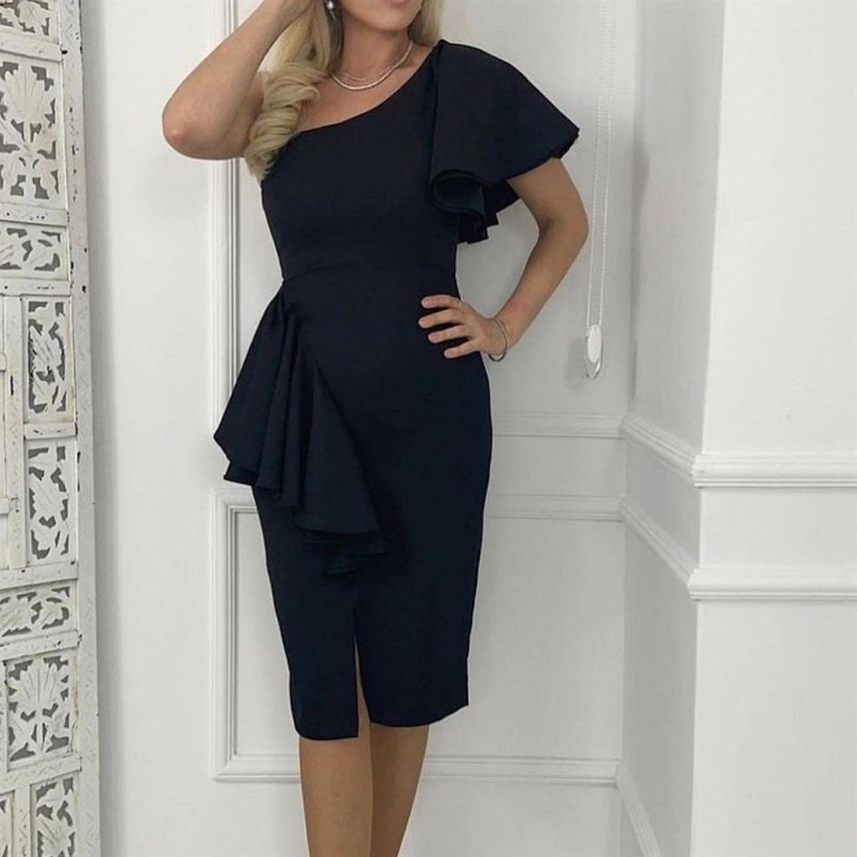 Omuz Fırfır Detay Yırtmaçlı Kalem Elbise - SİYAH