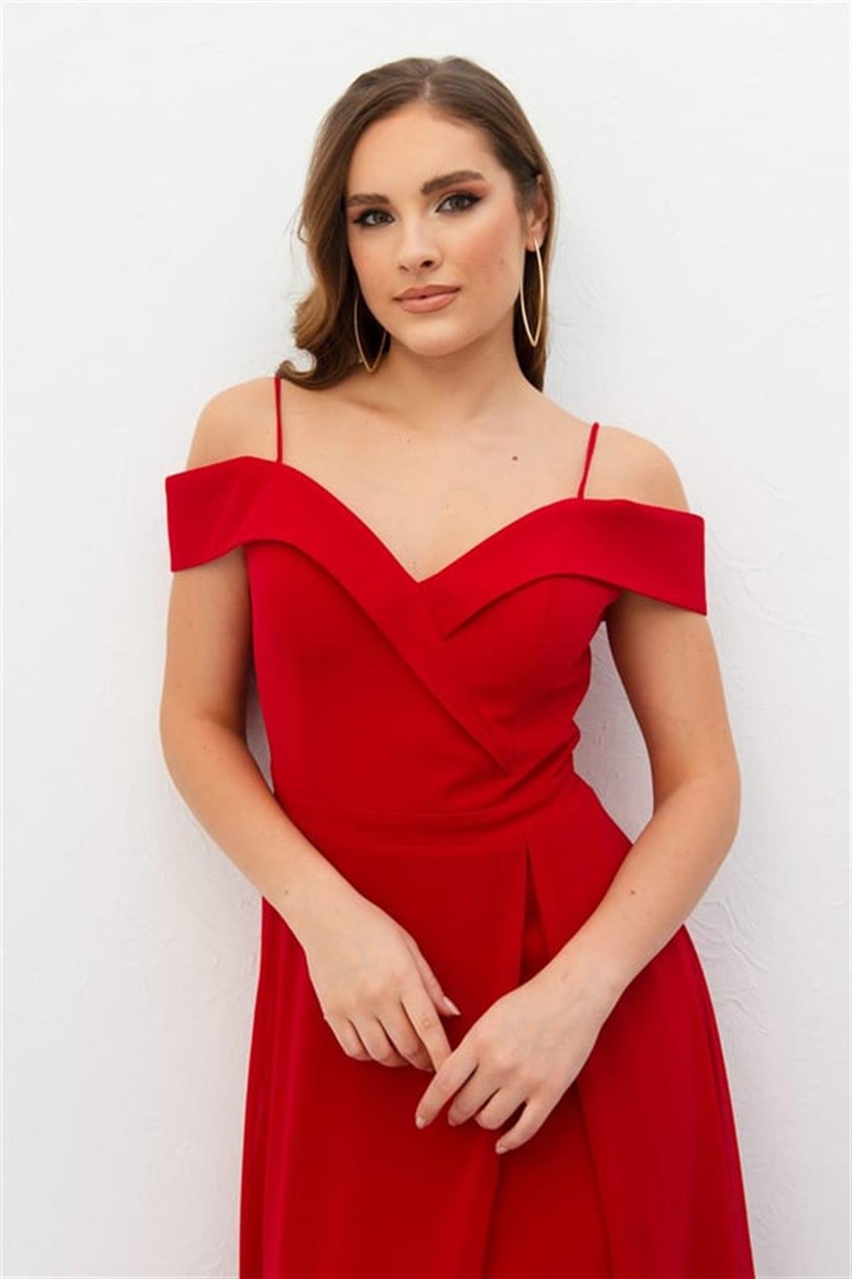 Omuzları Düşük Yırtmaç Detaylı Abiye Elbise - KIRMIZI
