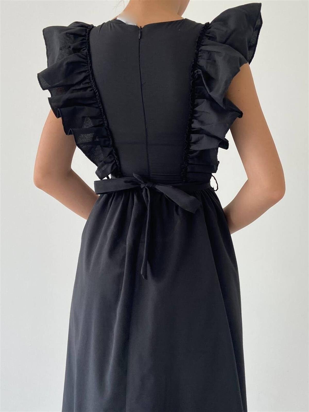 Omuzları Fırfır Kemerli Midi Boy Elbise - SİYAH