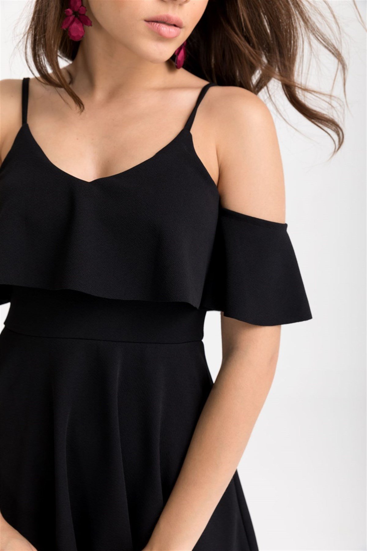 Omuzları Volan Detaylı Mini Kiloş Krep Elbise - SİYAH 