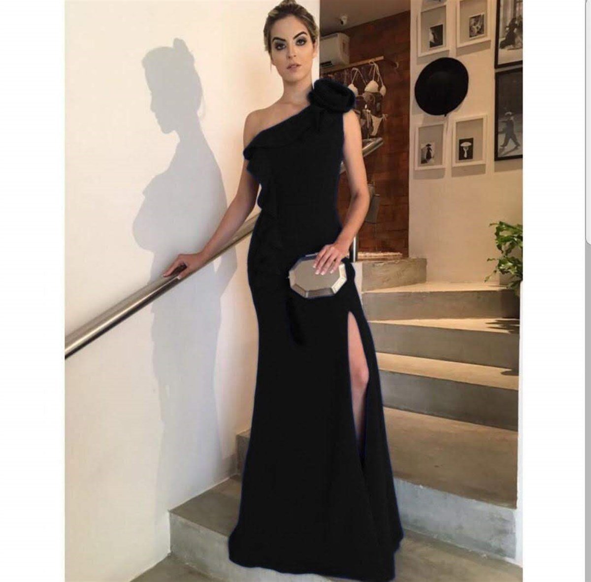 Omuzu Çiçek Detaylı Tek Omuz Yırtmaç Detaylı Balık Abiye - SİYAH