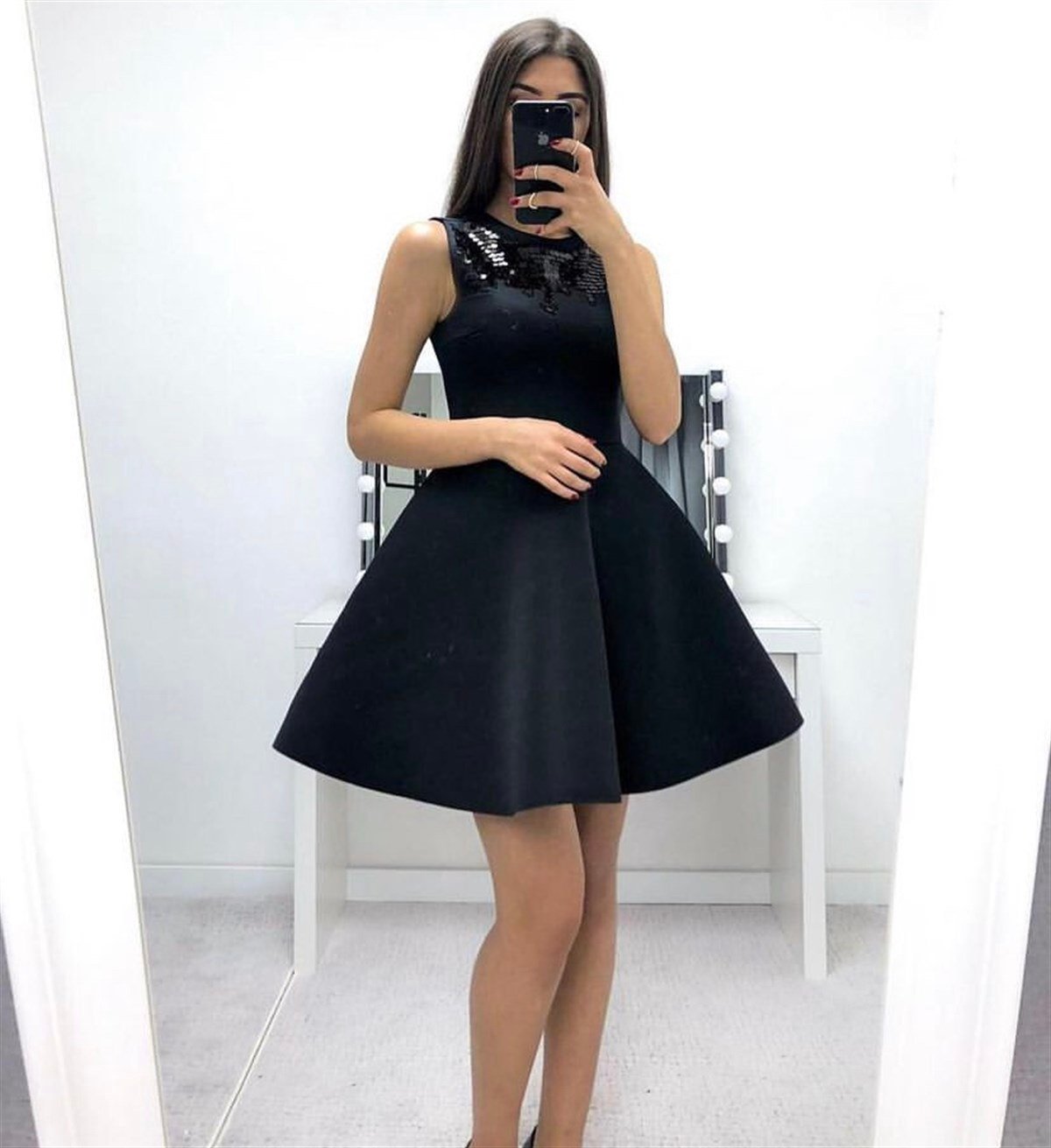 Puff Kumaş Yaka Pul Detaylı Mini Kiloş Elbise - SİYAH