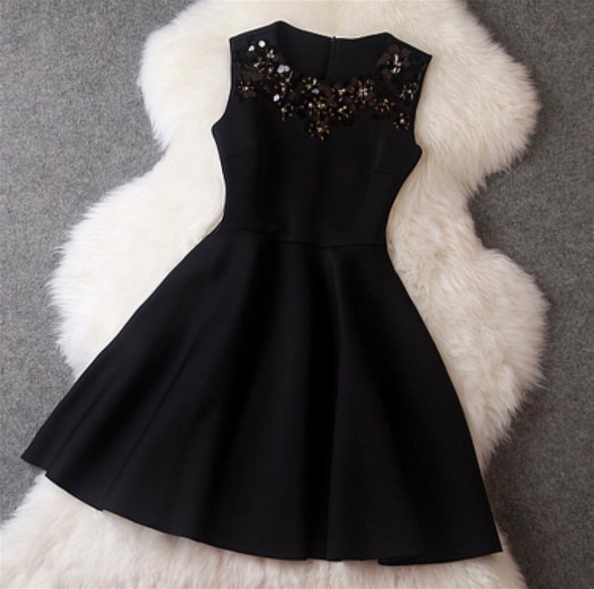 Puff Kumaş Yaka Pul Detaylı Mini Kiloş Elbise - SİYAH