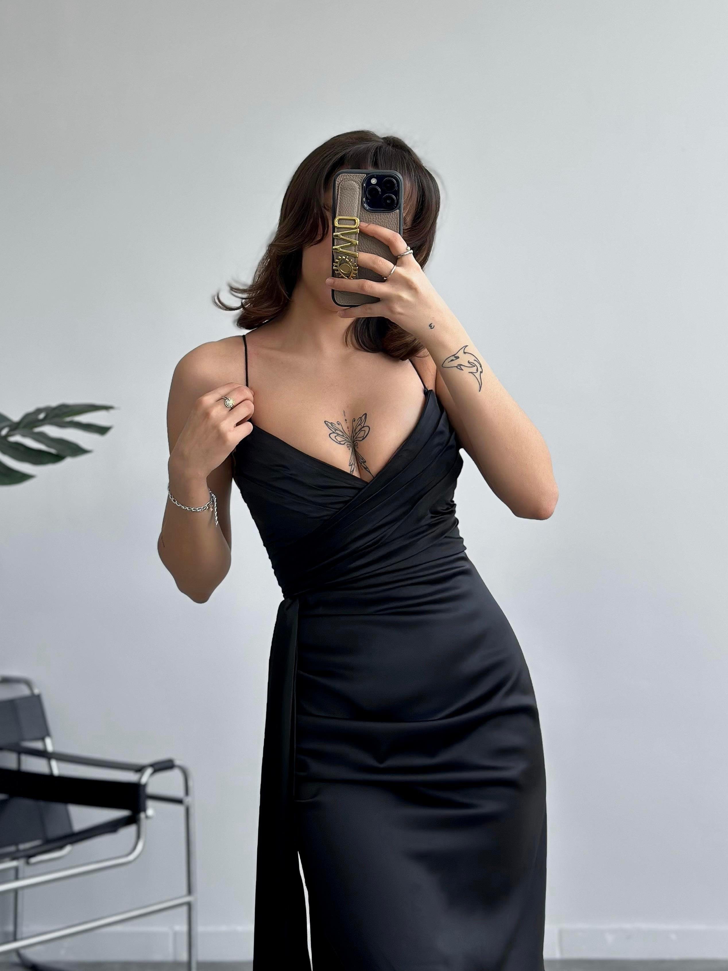 Sırt Dekolteli Yırtmaç Detaylı Maxi Abiye Elbise - SİYAH 