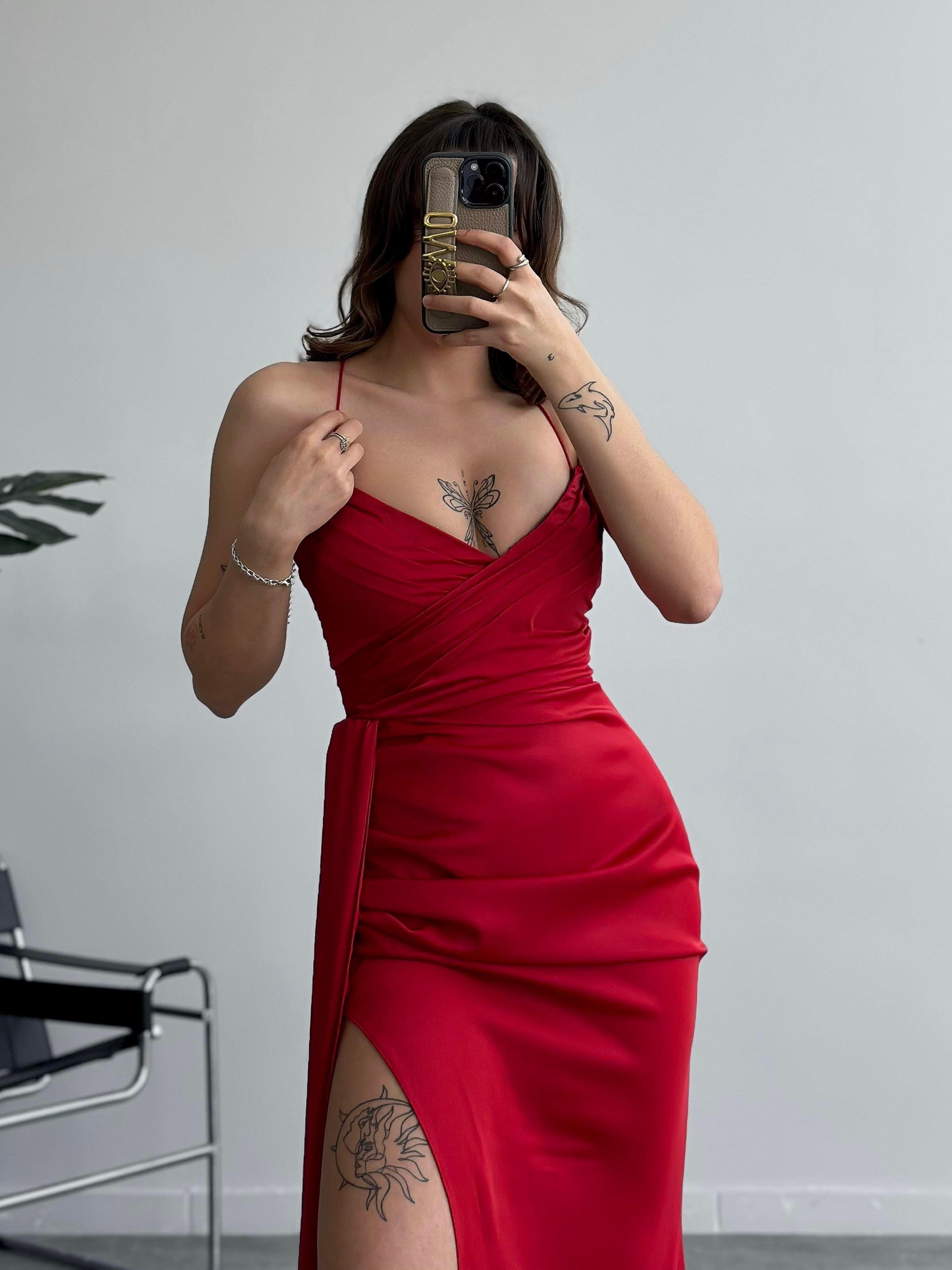 Sırt Dekolteli Yırtmaç Detaylı Maxi Abiye Elbise - KIRMIZI