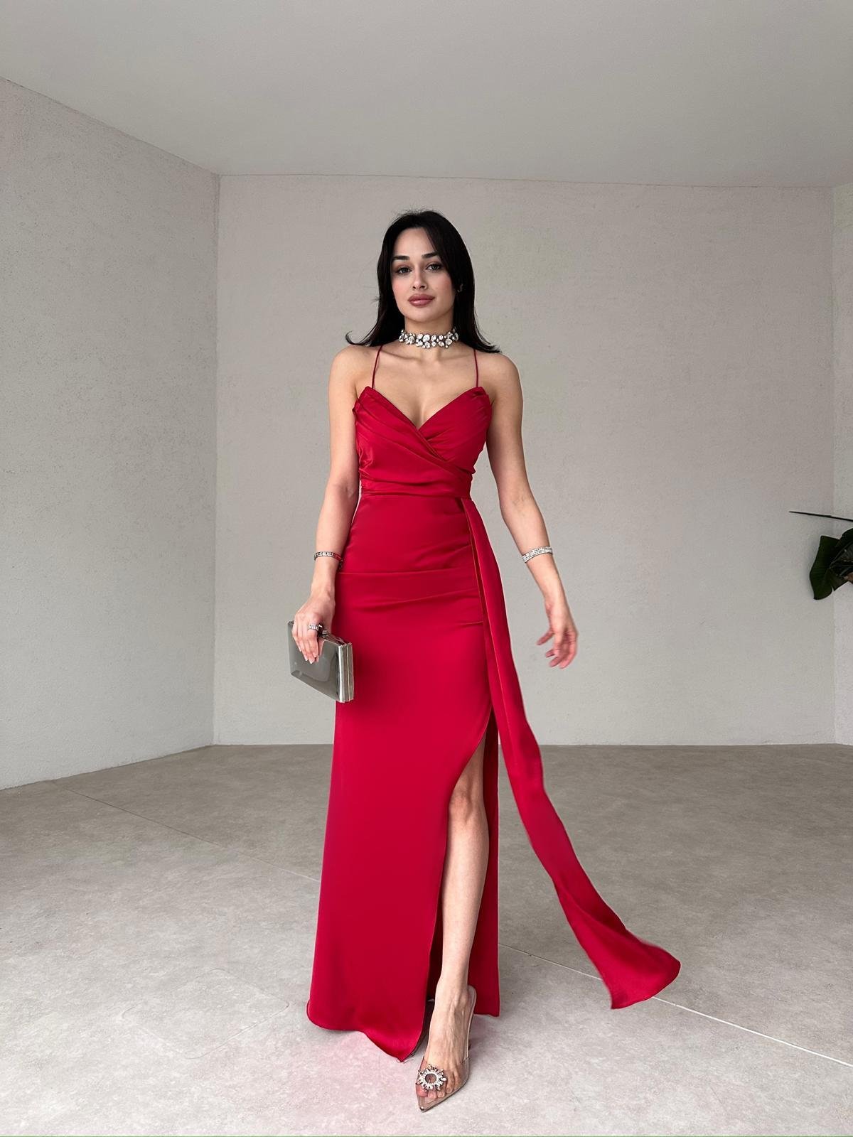 Sırt Dekolteli Yırtmaç Detaylı Maxi Abiye Elbise - KIRMIZI
