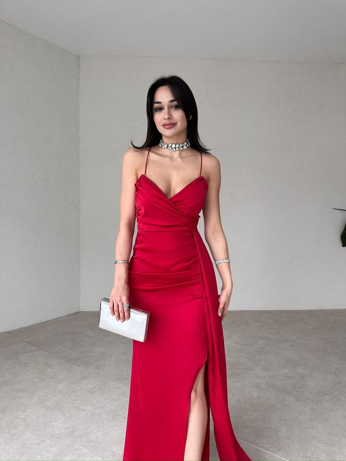 Sırt Dekolteli Yırtmaç Detaylı Maxi Abiye Elbise - KIRMIZI