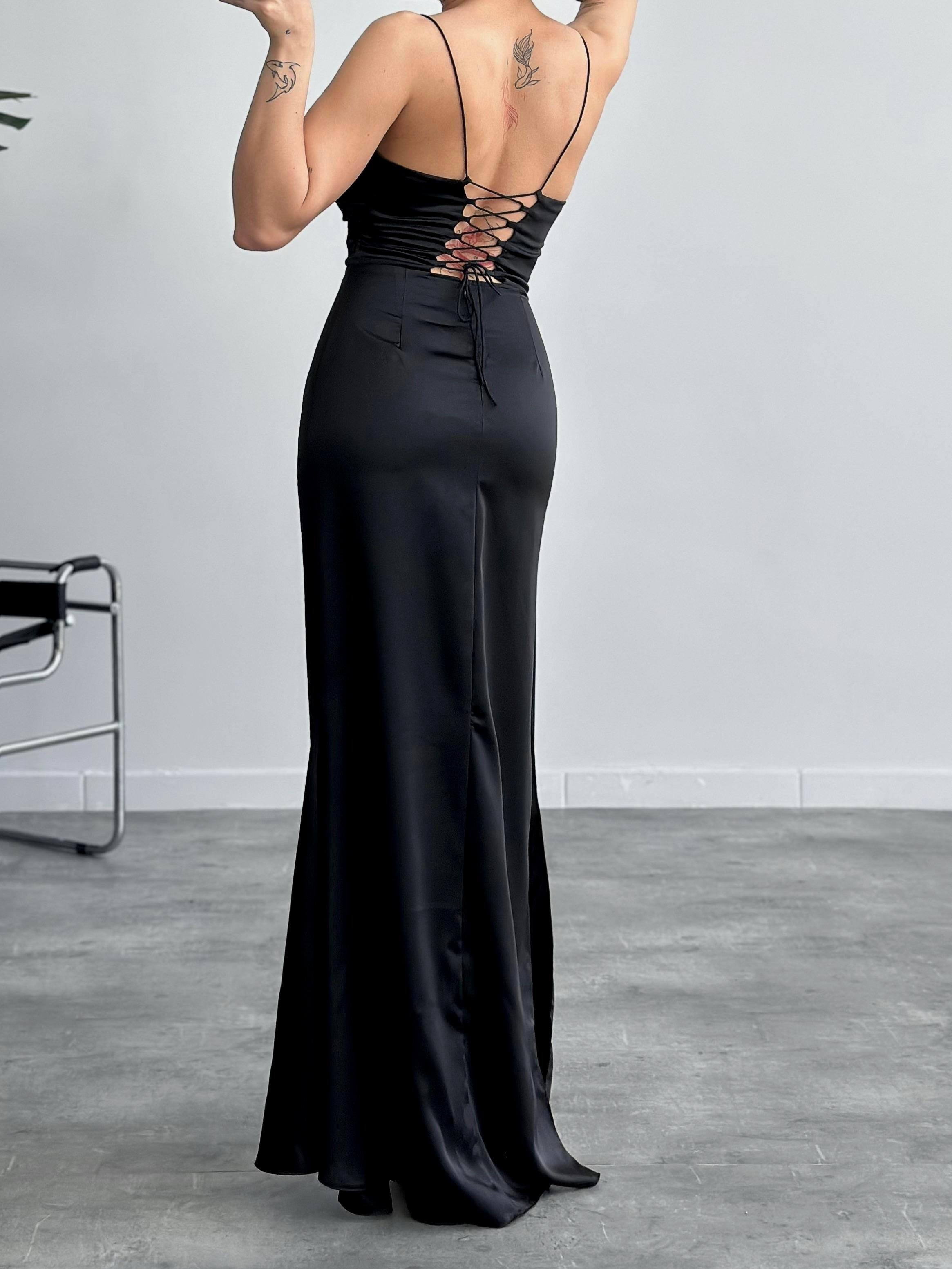 Sırt Dekolteli Yırtmaç Detaylı Maxi Abiye Elbise - SİYAH 