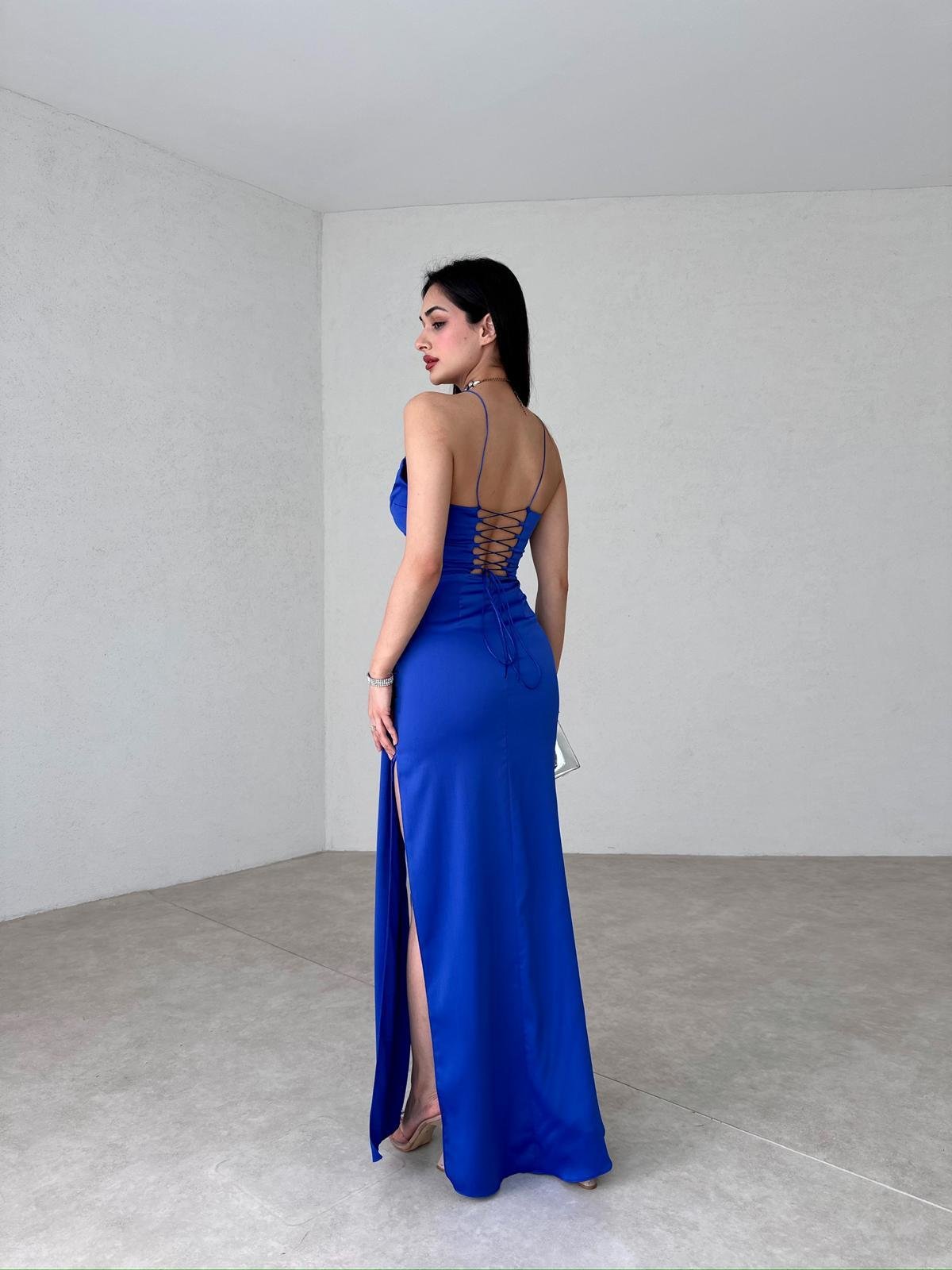 Sırt Dekolteli Yırtmaç Detaylı Maxi Abiye Elbise - SAKS MAVİ