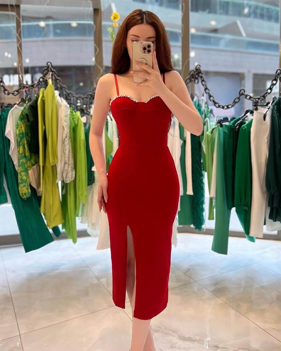 Taş Detaylı Yırtmaçlı Gloplu Midi Boy Elbise - KIRMIZI