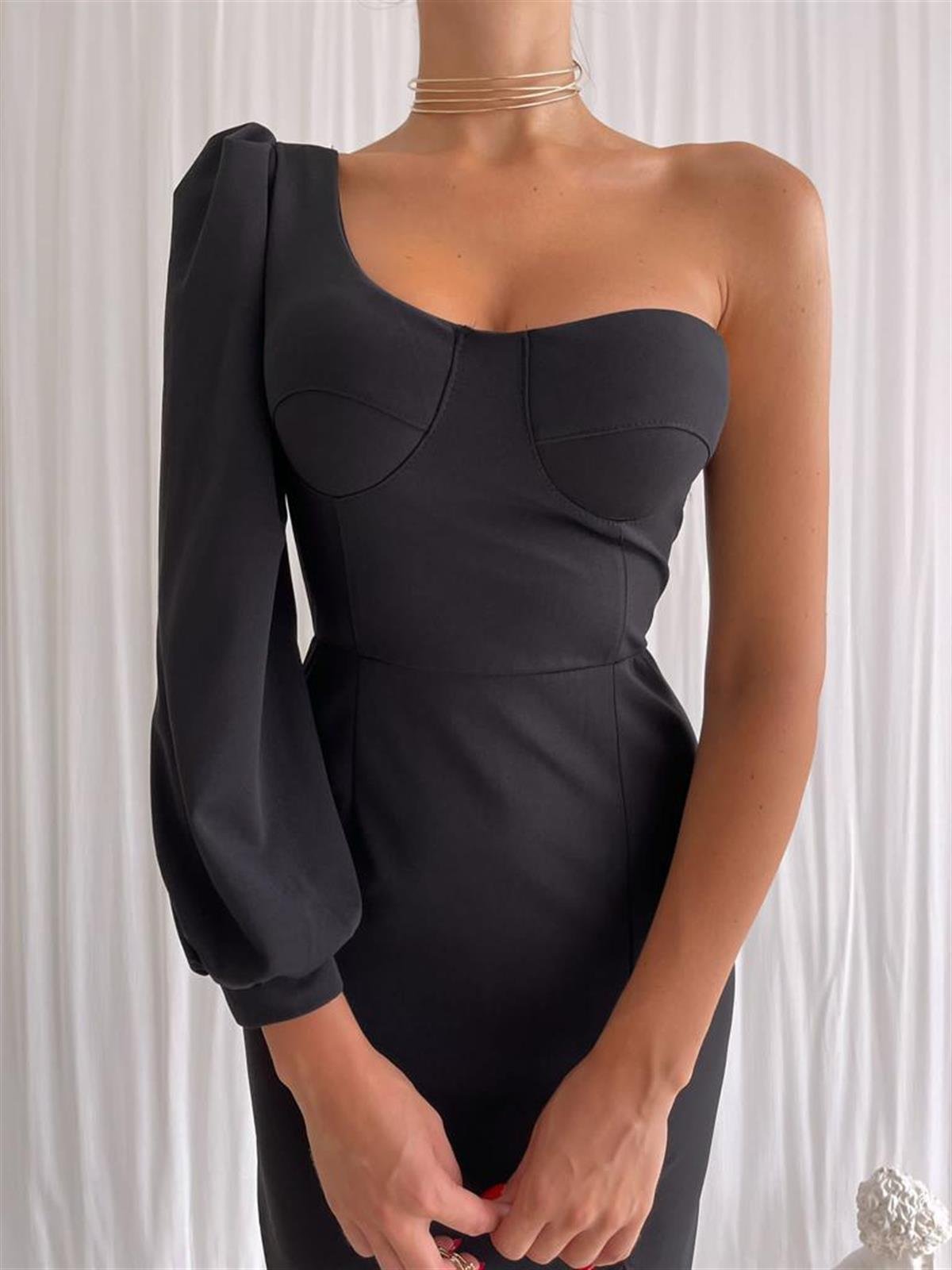 Tek Omuz Yırtmaç Detay Midiboy Elbise - SİYAH