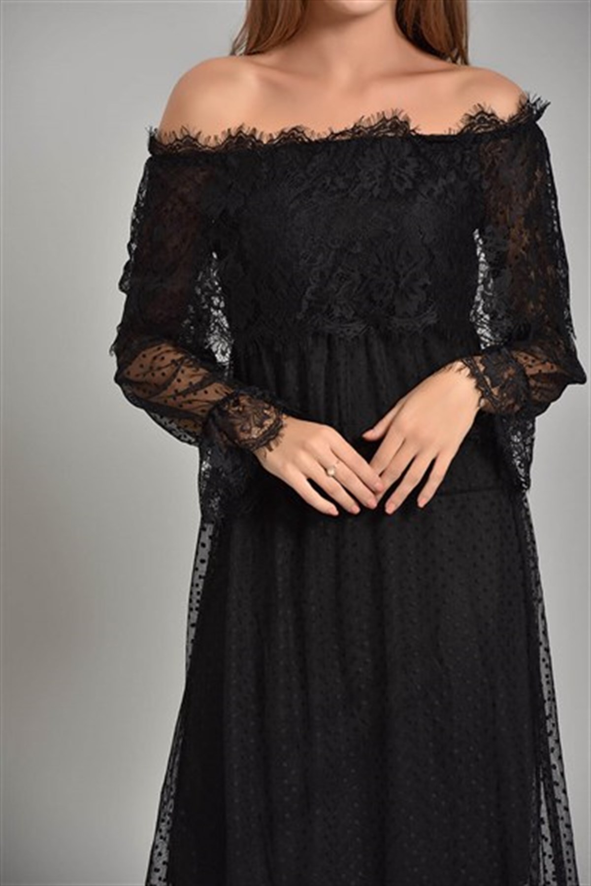 Tül Detay Madonna Yaka Elbise - SİYAH