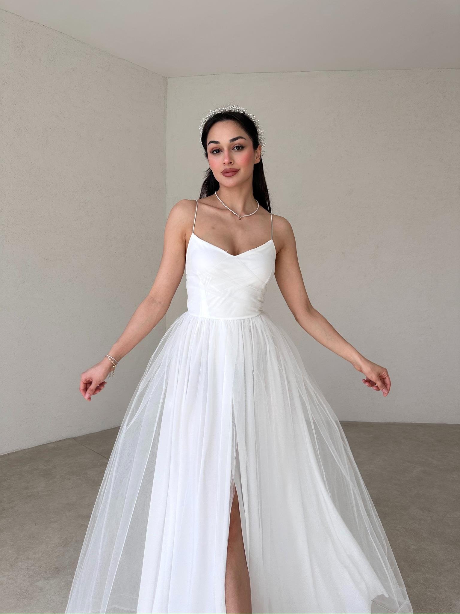 Tül Kumaş İp Askılı Yırtmaçlı Maxi Boy Elbise - BEYAZ 