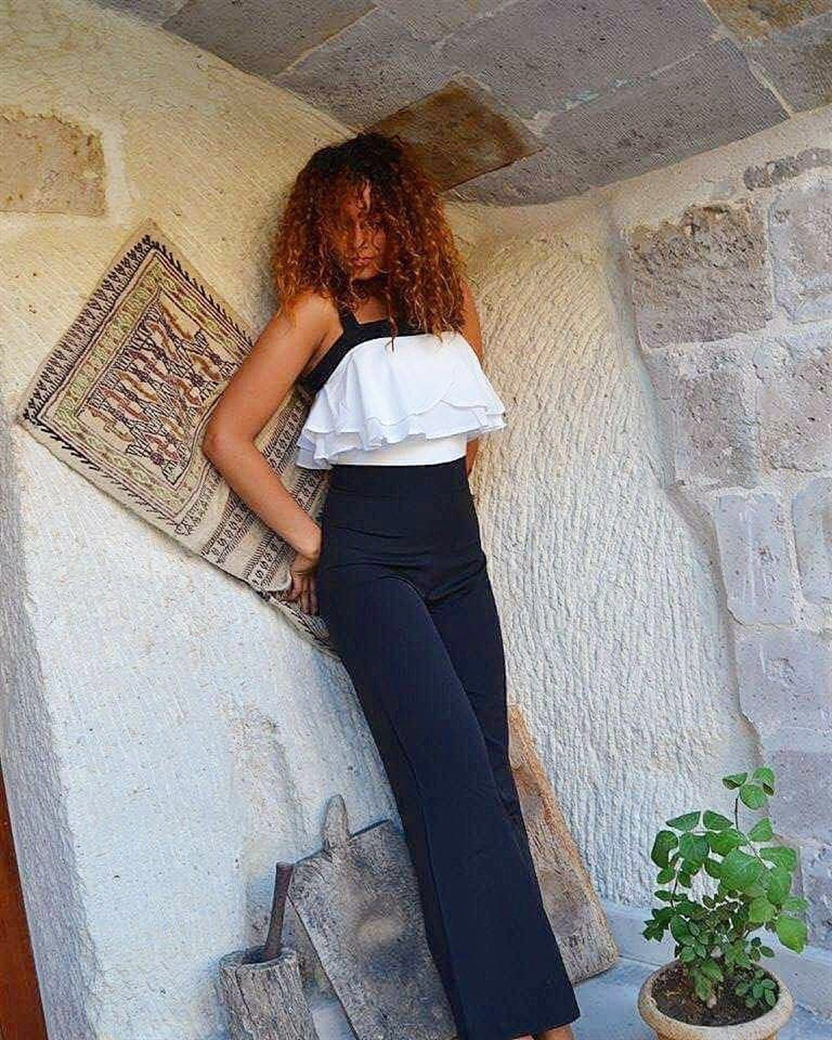 Üstü Fırfırlı Siyah Beyaz Tulum 