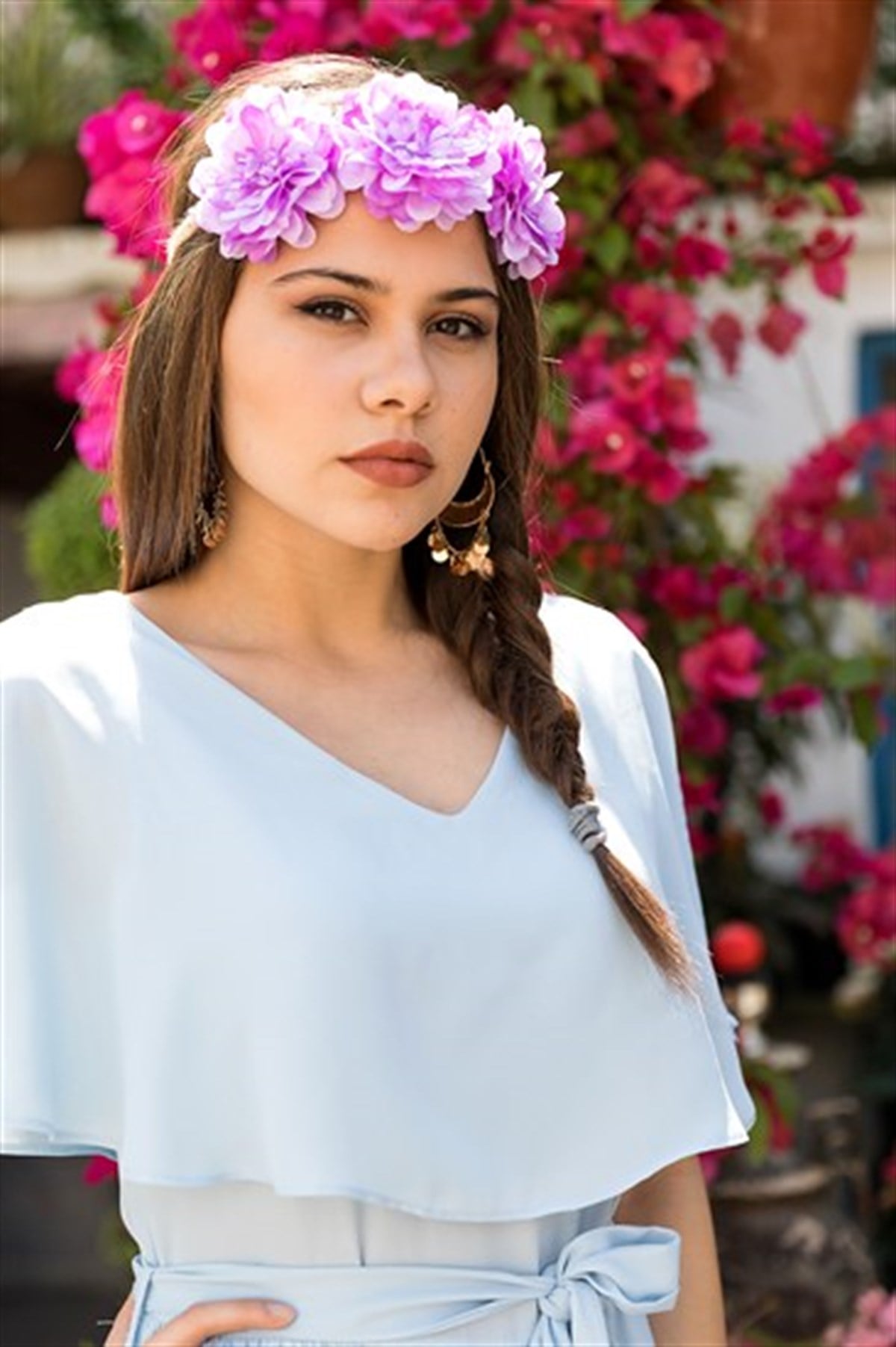 V YAKA ÖN KAT KUŞAKLI ŞİFON ELBİSE-BEBE MAVİ