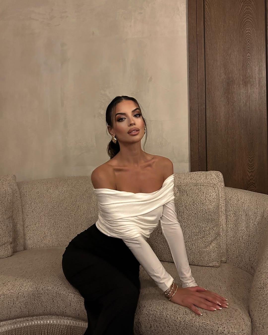 Yakası Drapeli Yırtmaçlı Maxi Boy Elbise