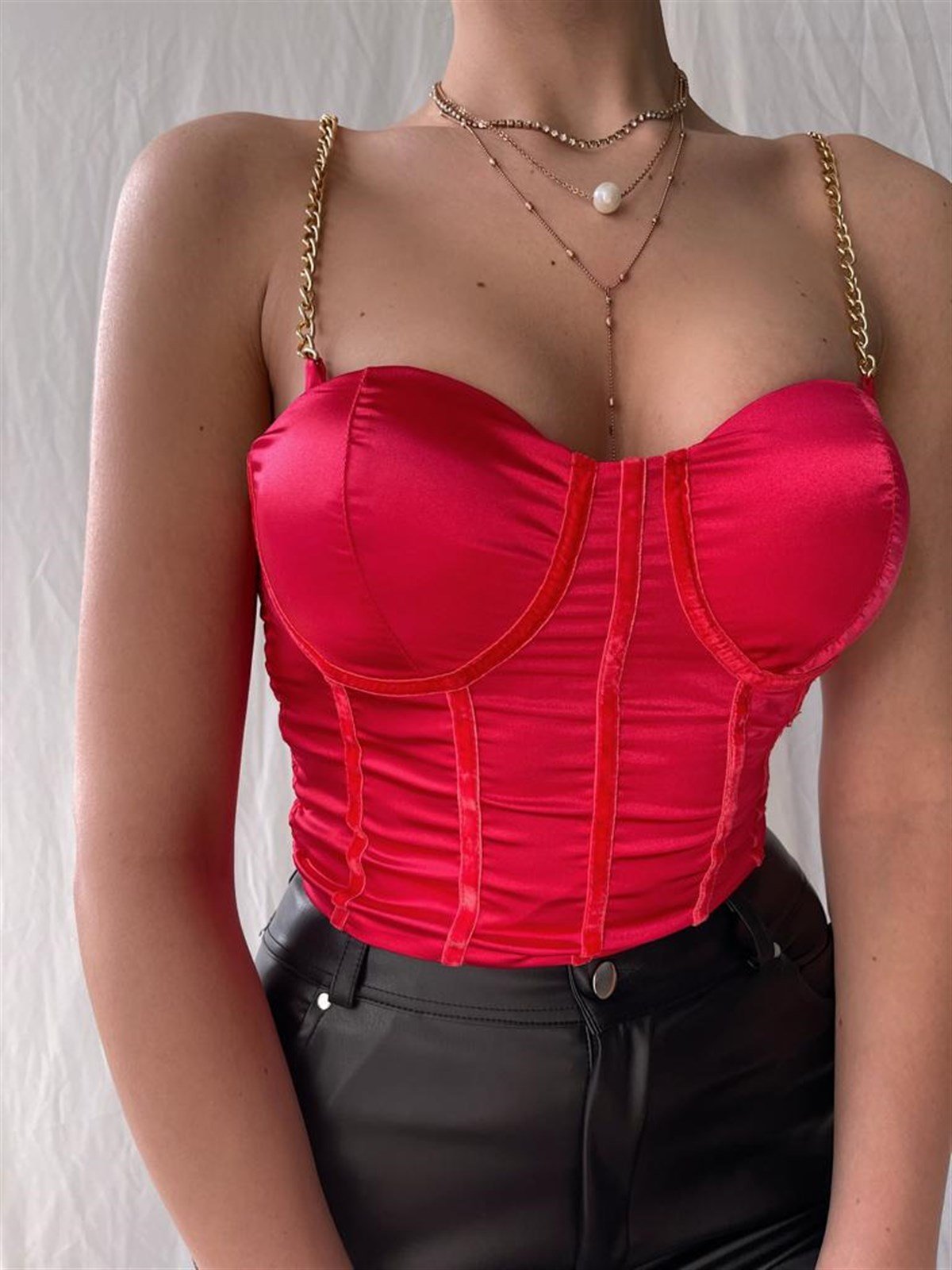 Zincir Askı Detay Crop - KIRMIZI