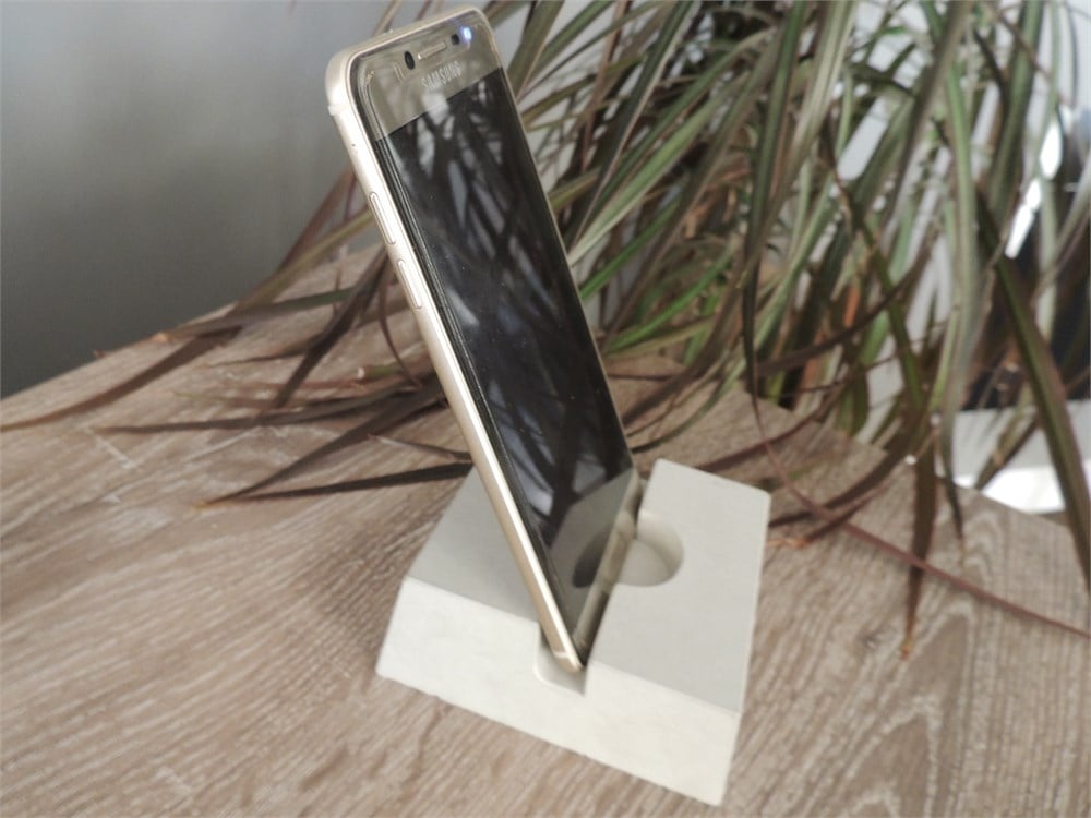 Beton Telefon Tutucu