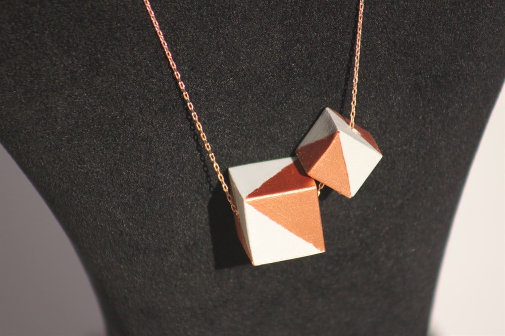 Gümüş zincirli 925 ayar Beton Kolye