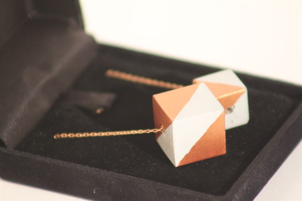 Gümüş zincirli 925 ayar Beton Kolye