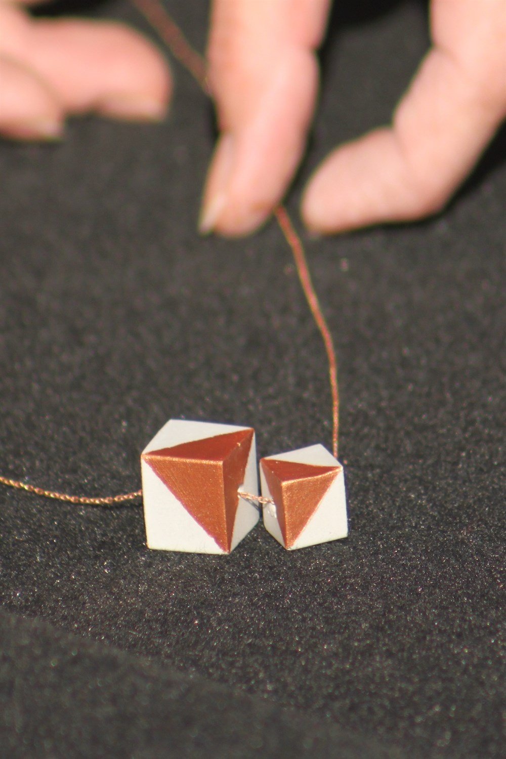 Gümüş zincirli 925 ayar Beton Kolye