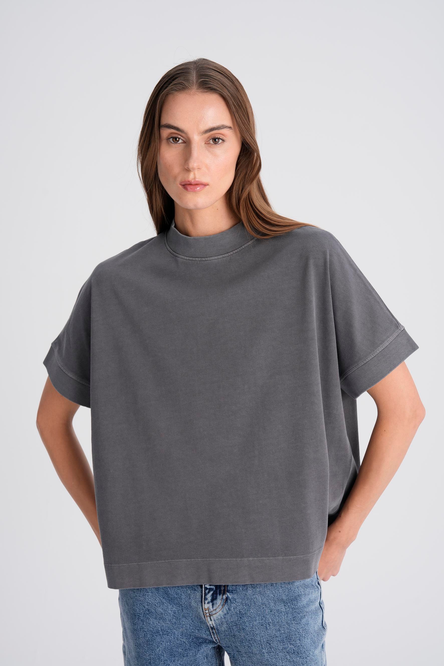 Antrasit Yıkamalı Dik Yaka Oversize Tshirt
