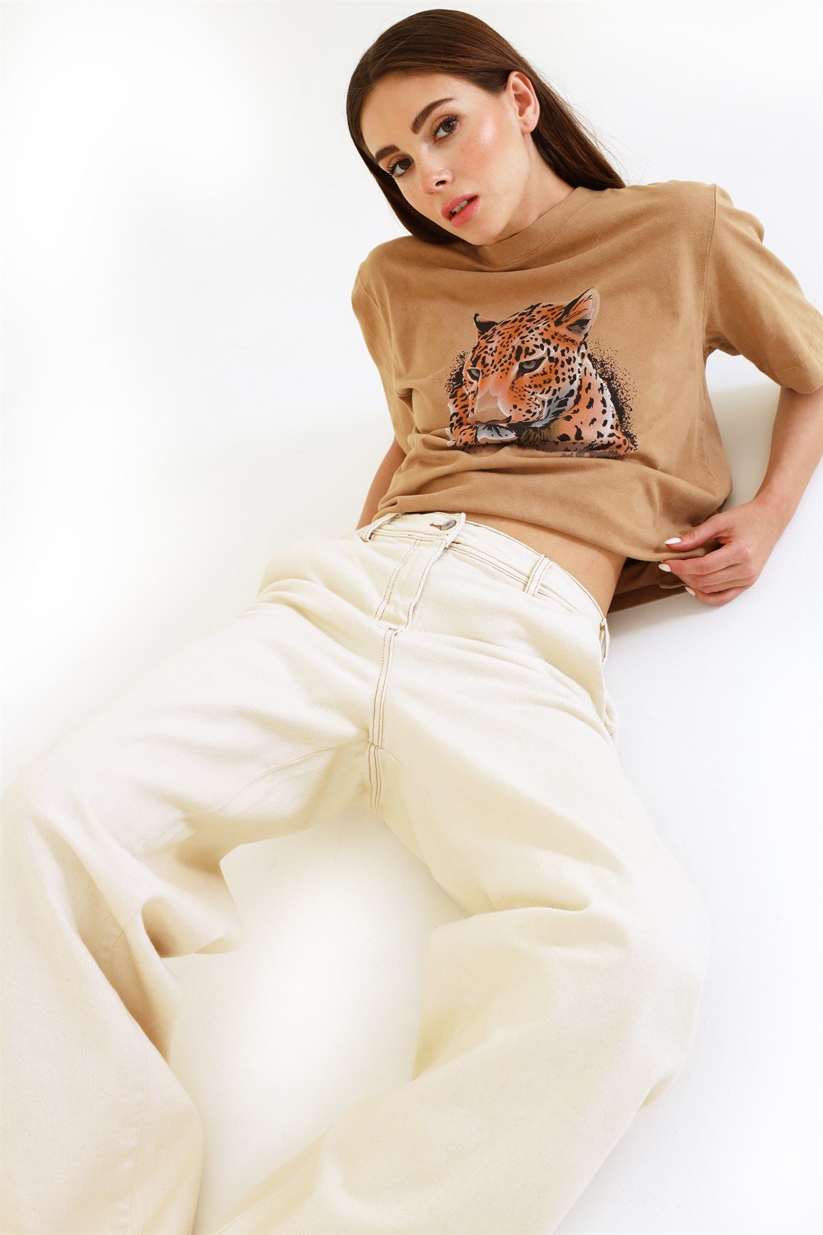 Bej Leopar Baskılı Yıkamalı Tshirt