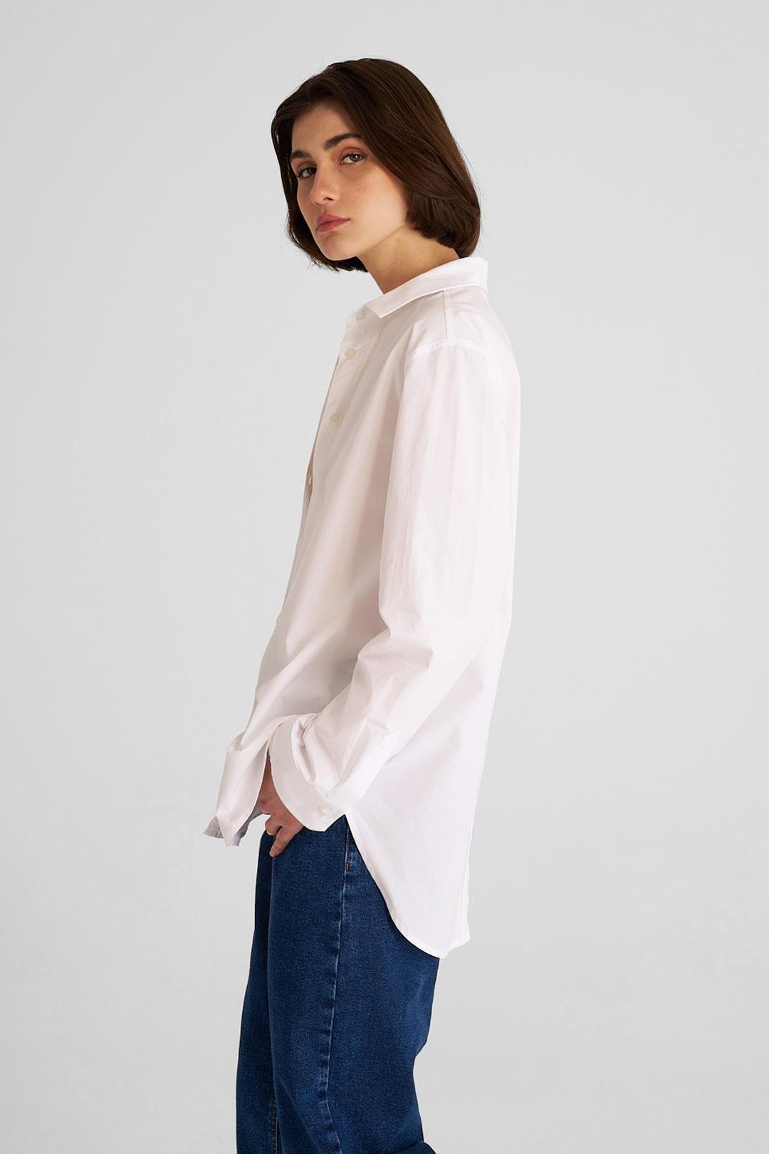 Beyaz Arkası Düğmeli Poplin Gömlek