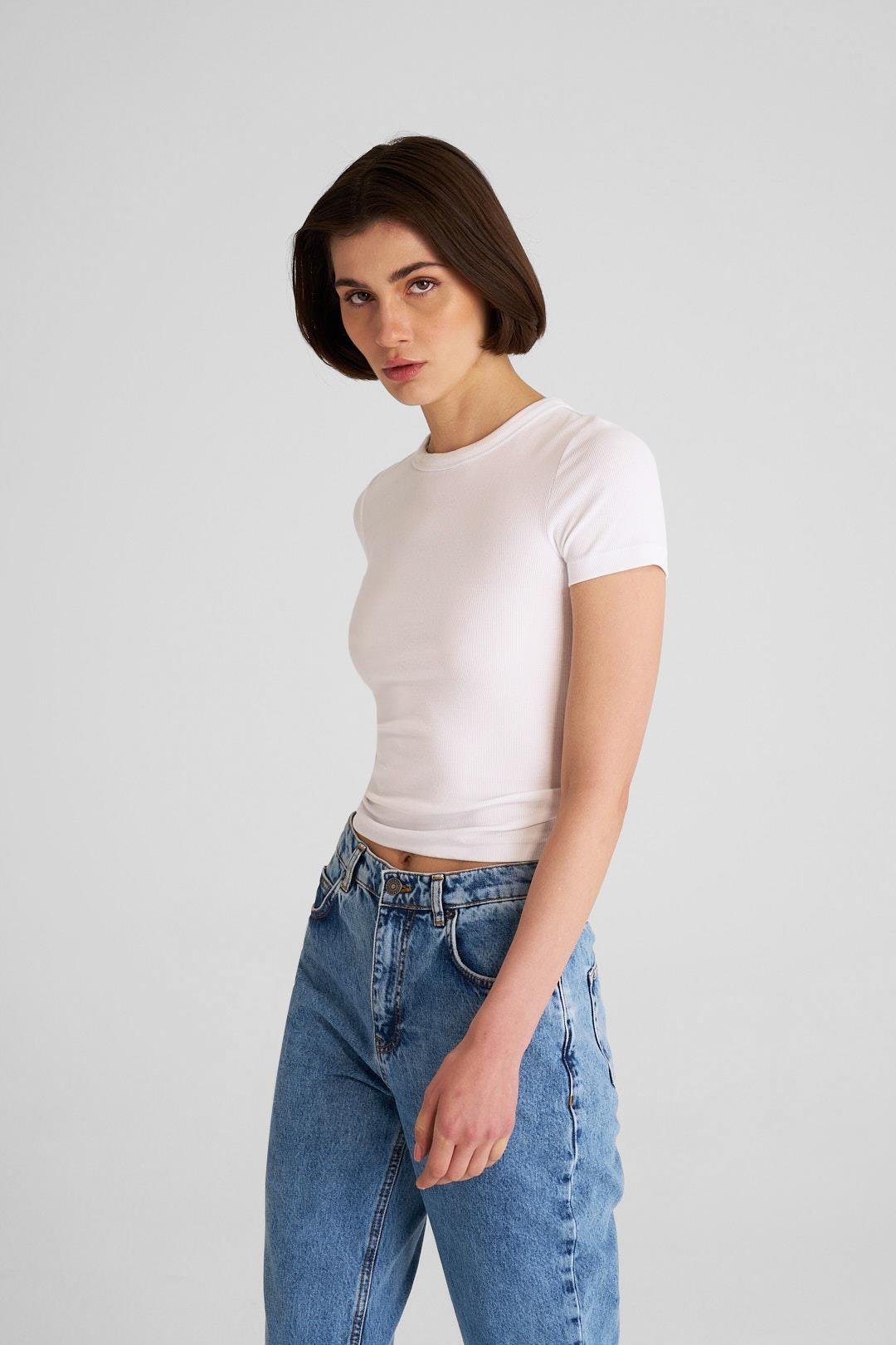 Beyaz Ribli Bisiklet Yaka Fitted Tshirt