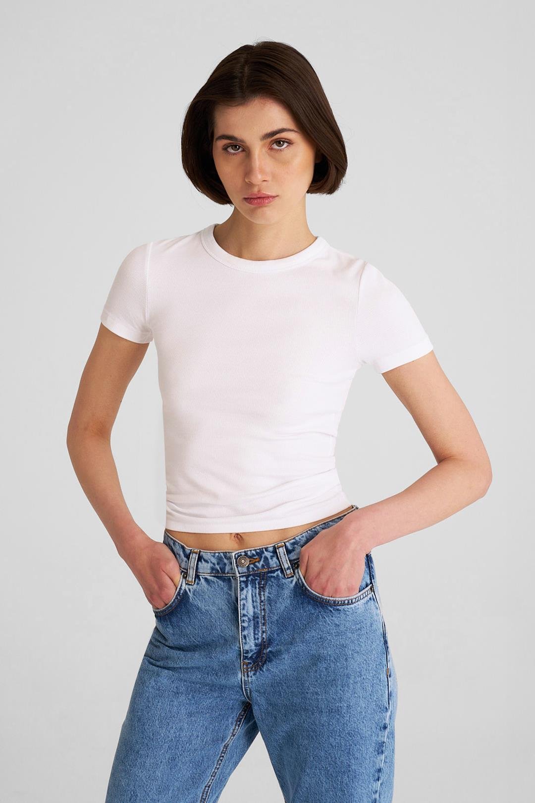 Beyaz Ribli Bisiklet Yaka Fitted Tshirt