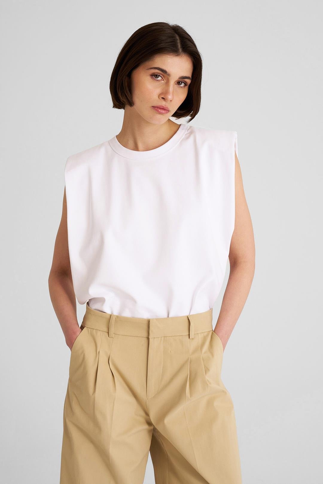 Beyaz Vatkalı Kolsuz Tshirt