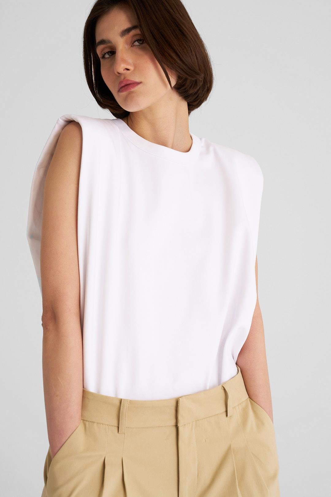 Beyaz Vatkalı Kolsuz Tshirt