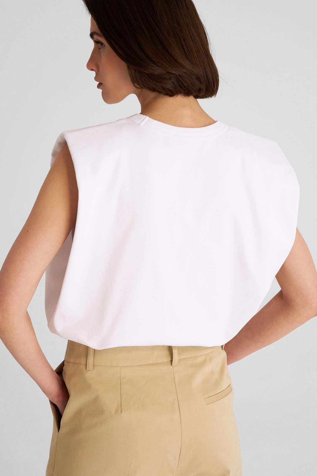 Beyaz Vatkalı Kolsuz Tshirt