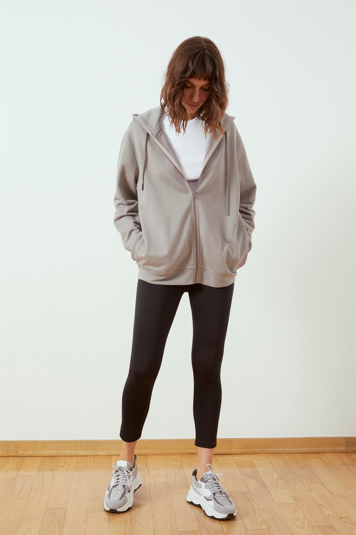Gri Fermuarlı Kapüşonlu Sweatshirt