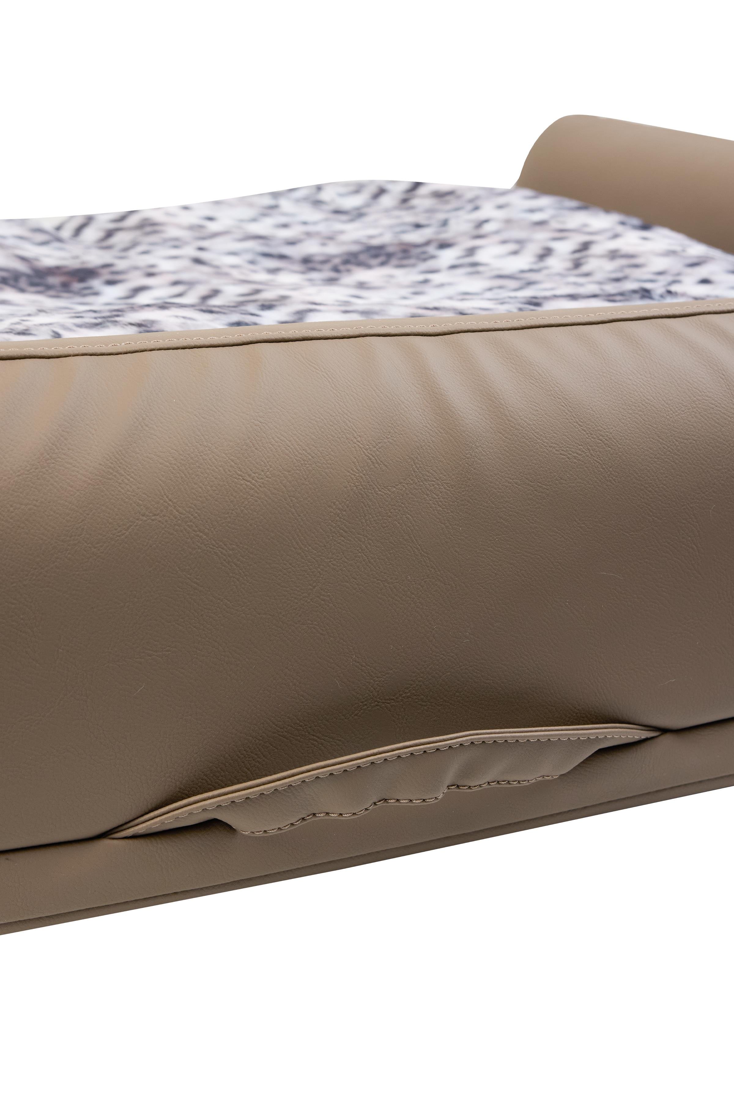 Gri Kedi ve Köpek Dinlenme Yatağı