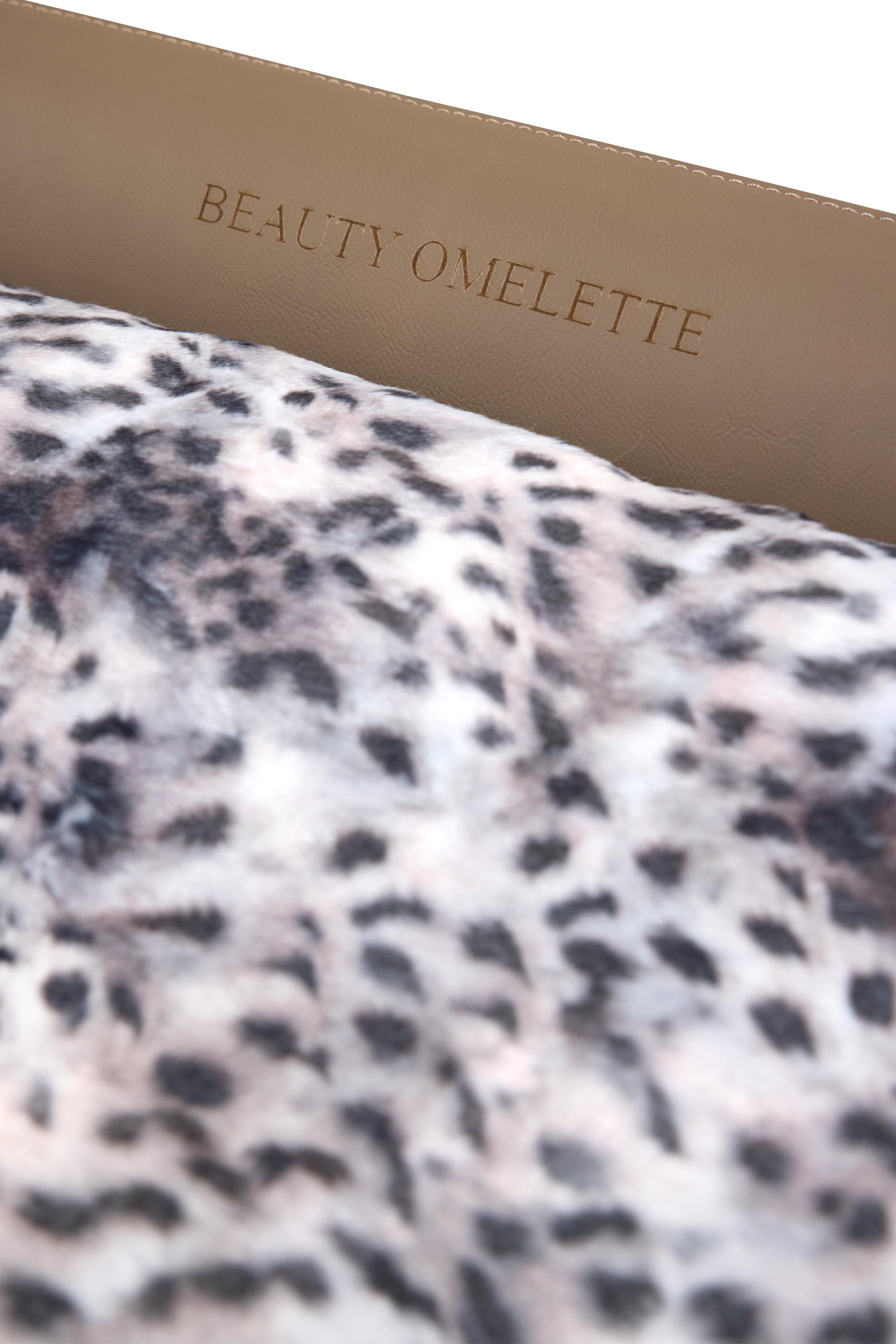 Gri Kedi ve Köpek Dinlenme Yatağı