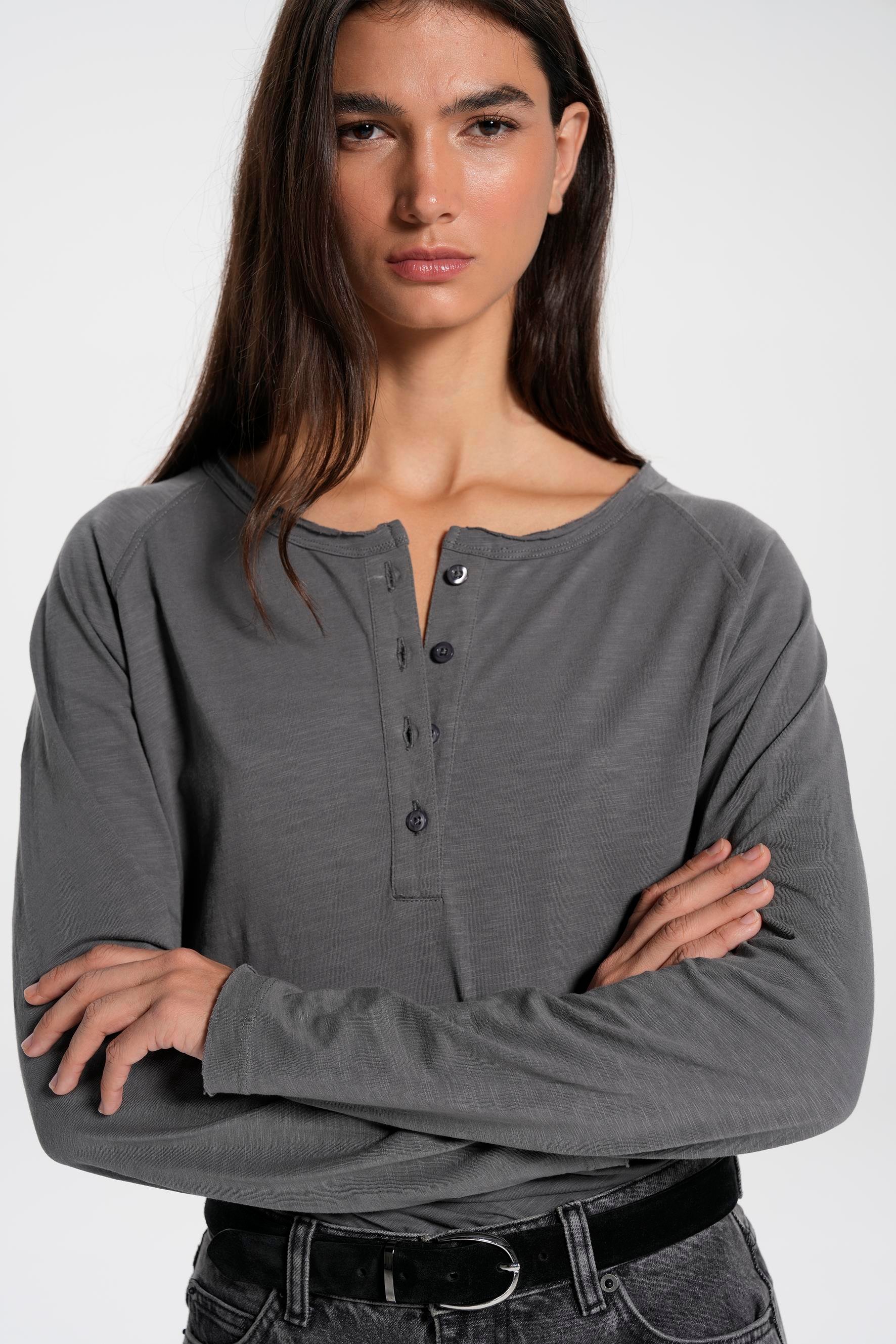 Gri Soluk Efektli Flamlı Uzun Kol Tshirt