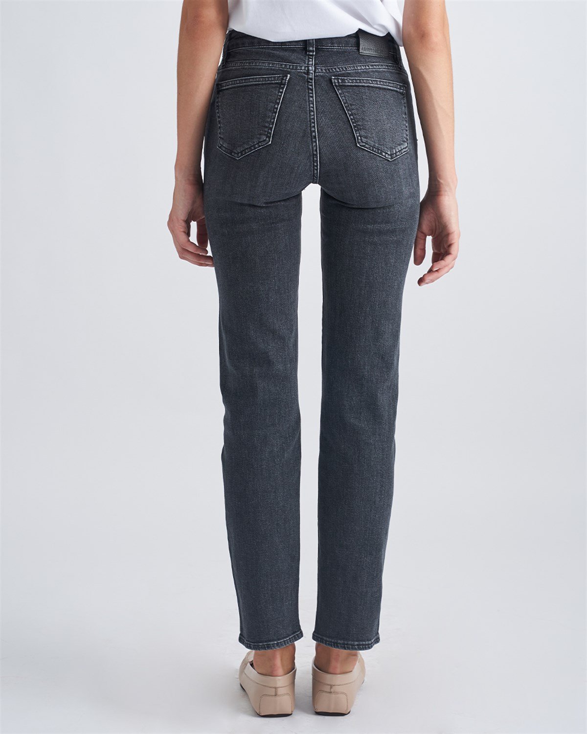 Gri Straight Leg Jean