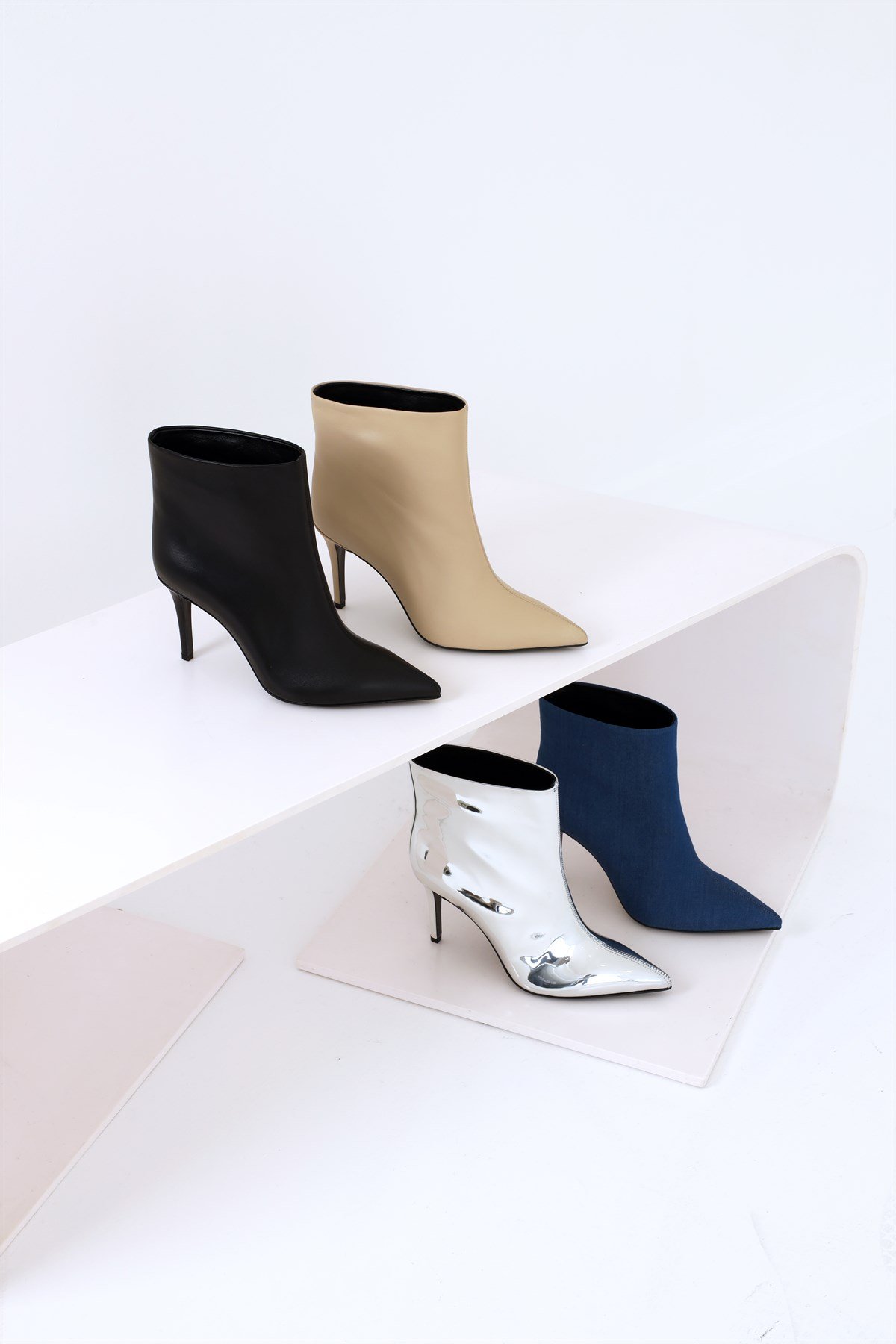 Gümüş Geniş Bilekli Topuklu Aynalı Bot