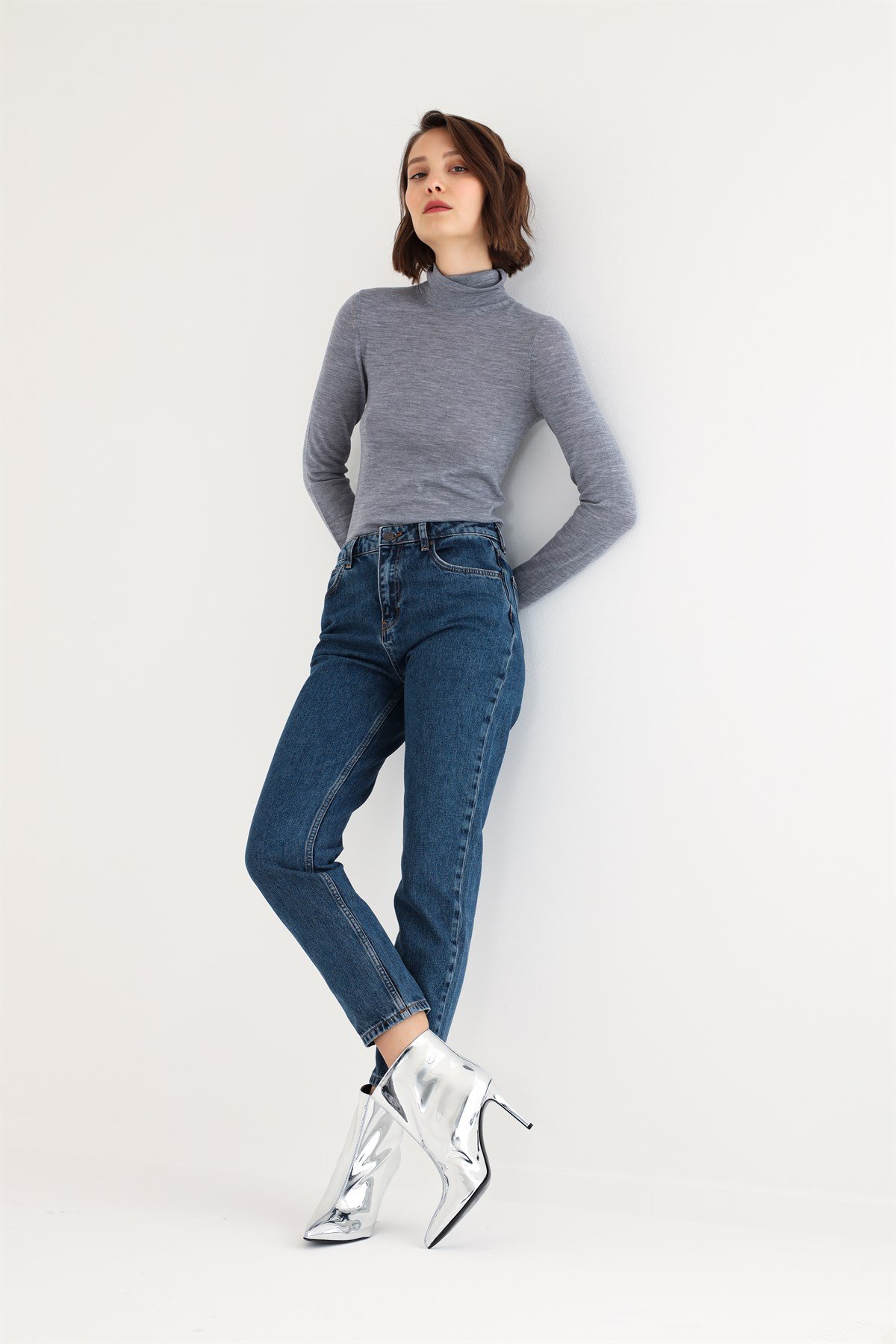 Gümüş Geniş Bilekli Topuklu Aynalı Bot