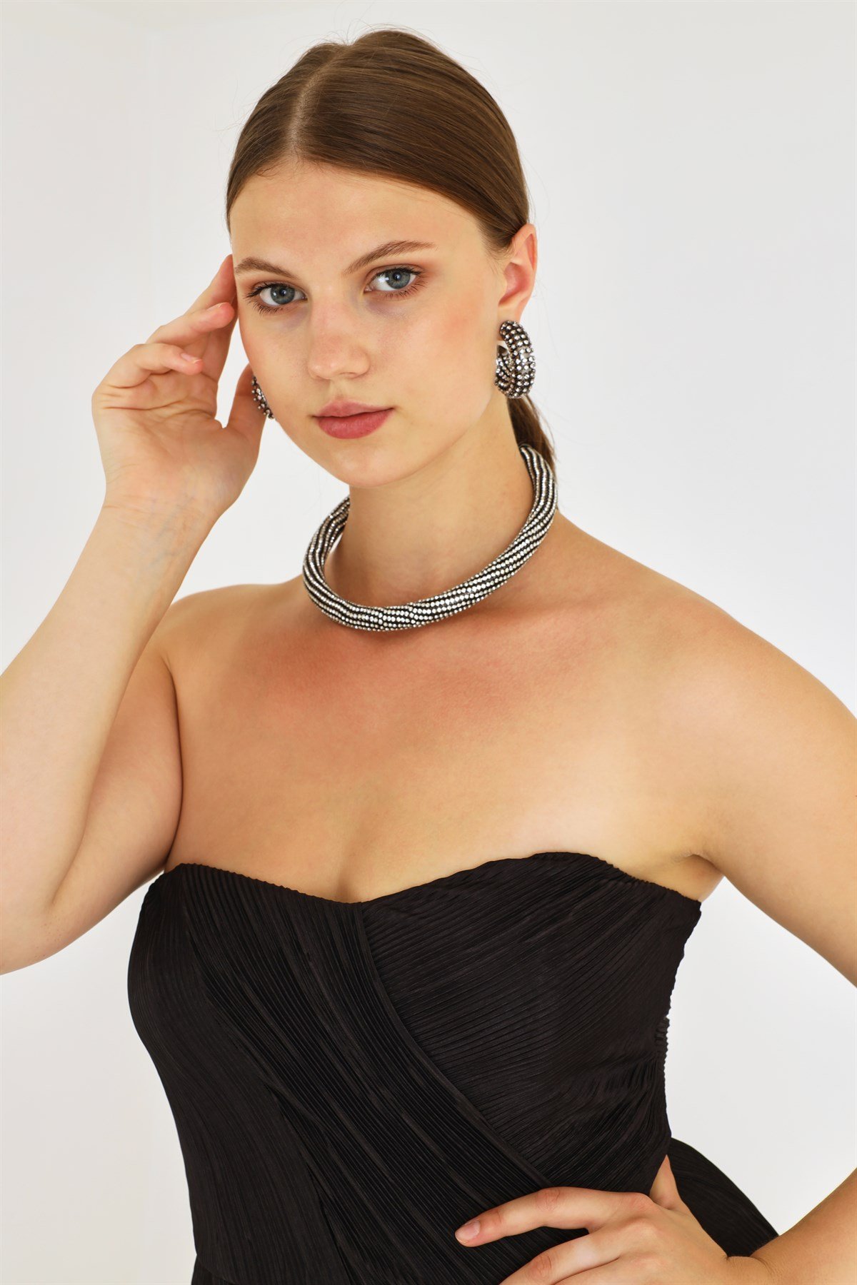 Gümüş Tasma Taşlı Kolye