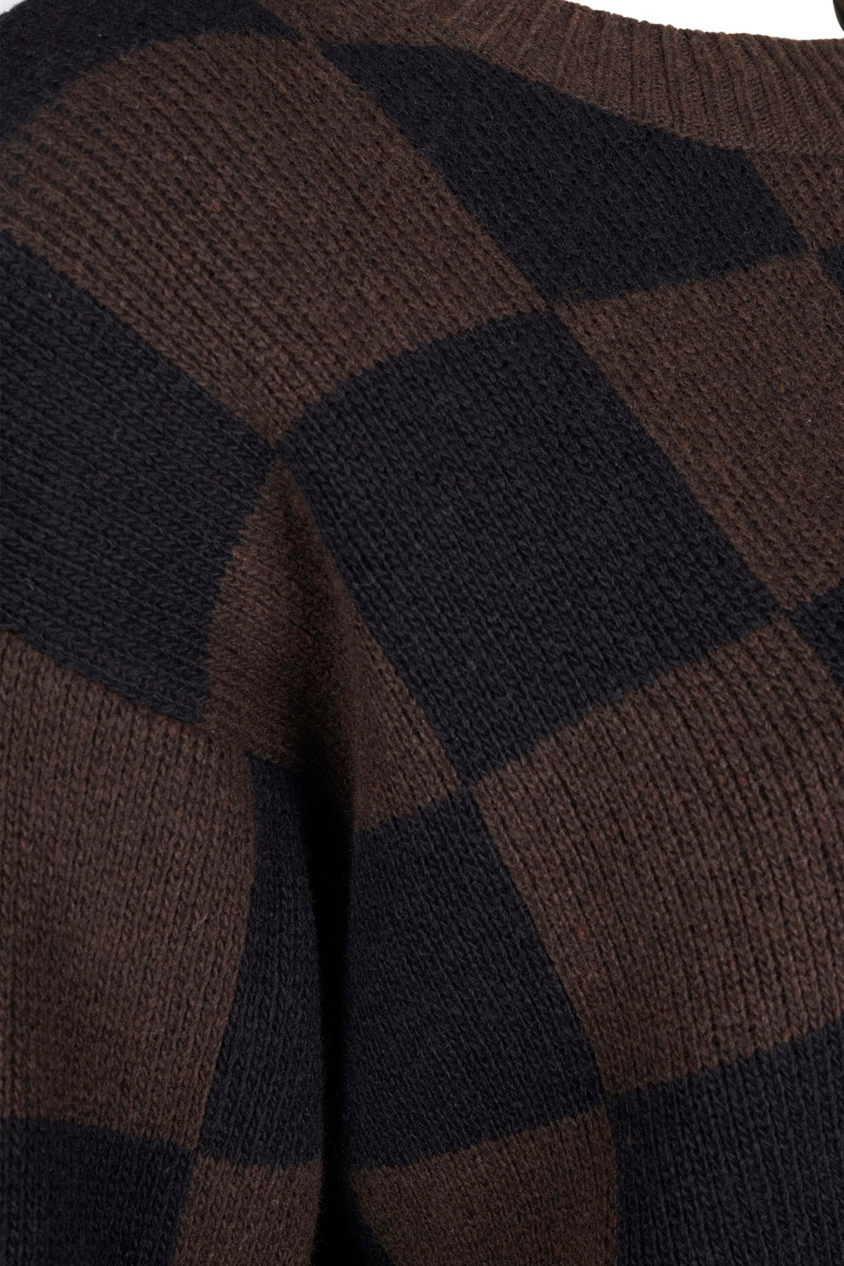 Kahverengi Dama Jakarlı Kutu Form Yün Kazak