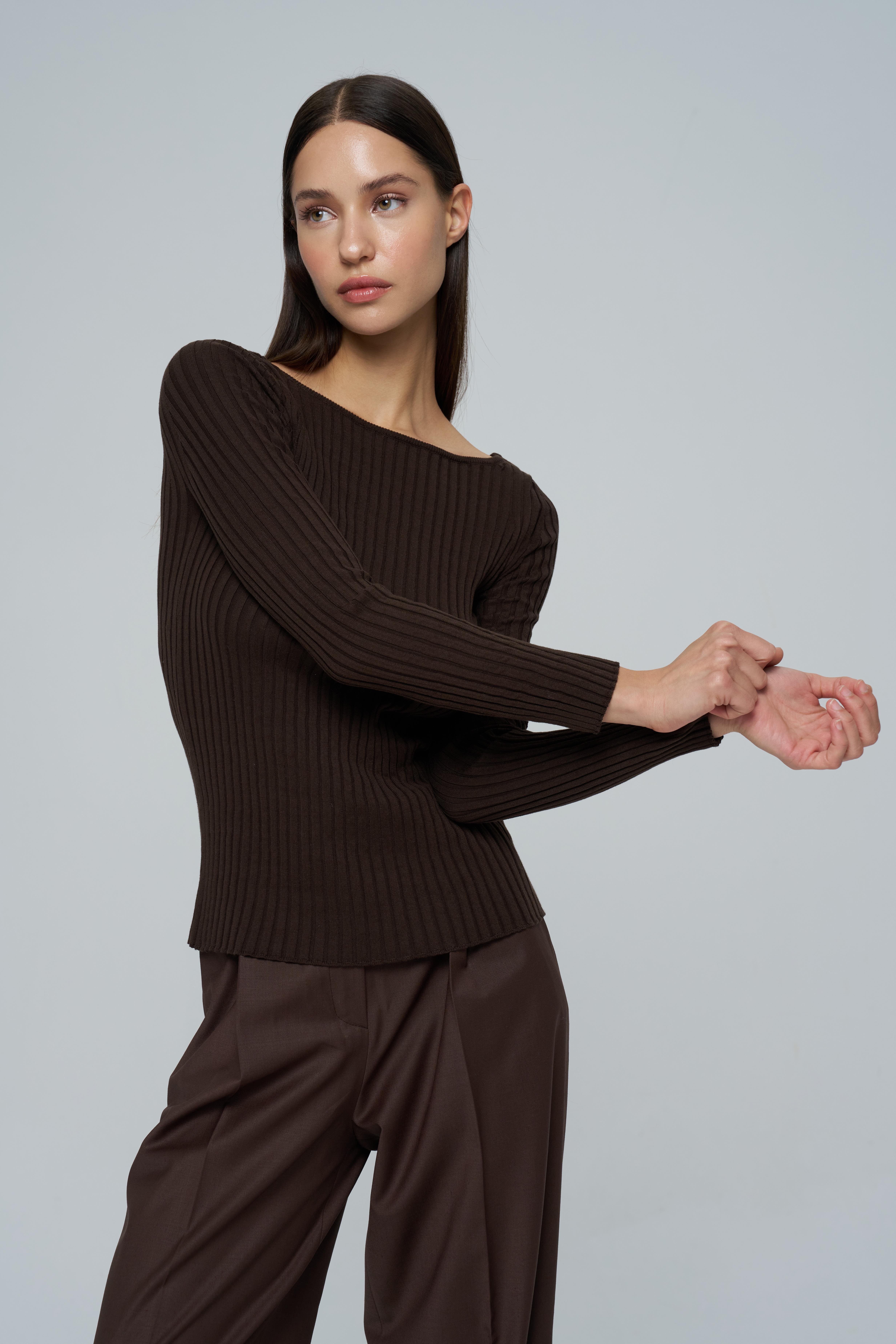 Kahverengi Kayık Yaka Ribli Triko Kazak