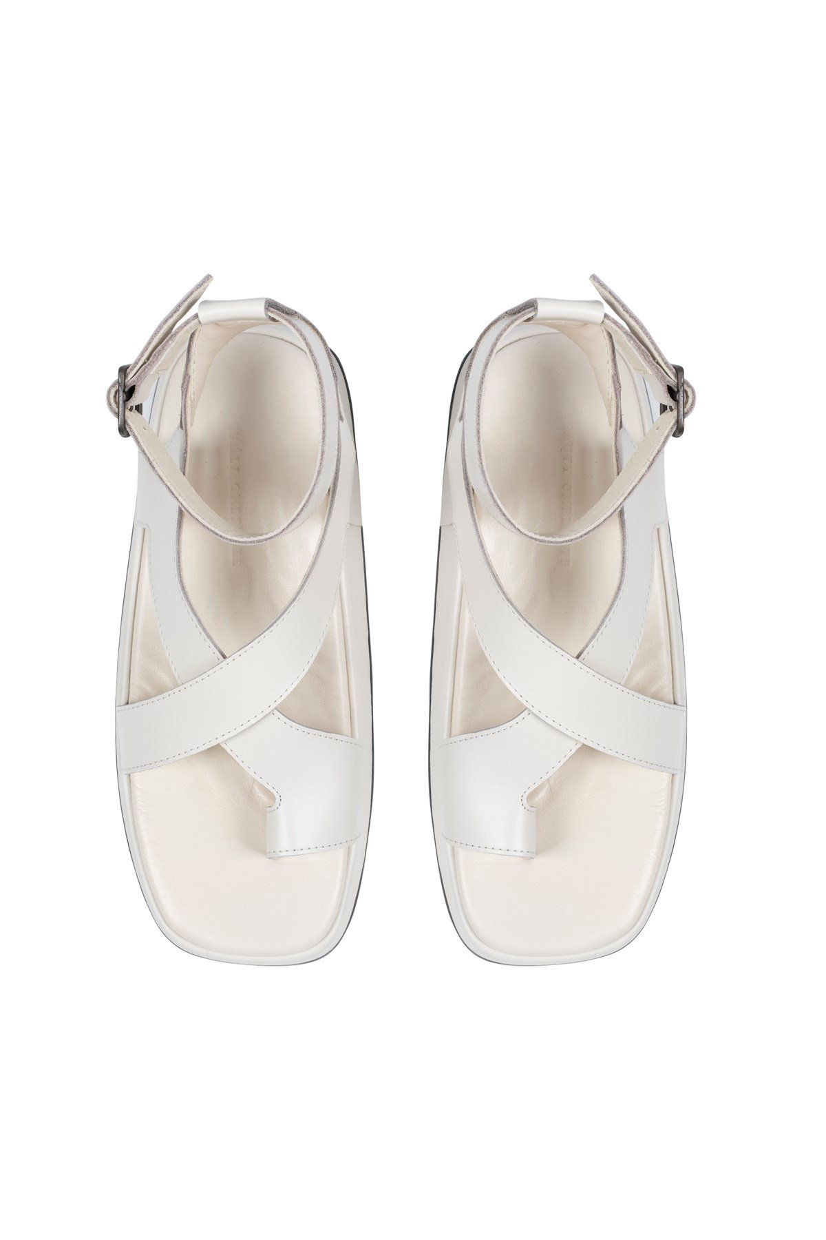 Kırık Beyaz Çapraz Bantlı Sportif Taban Deri Sandalet