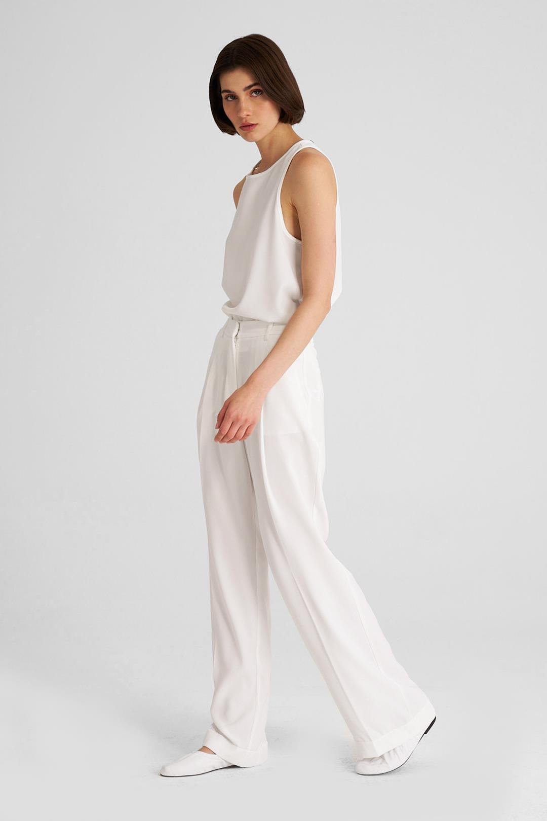 Kırık Beyaz Kolsuz Krep Bluz