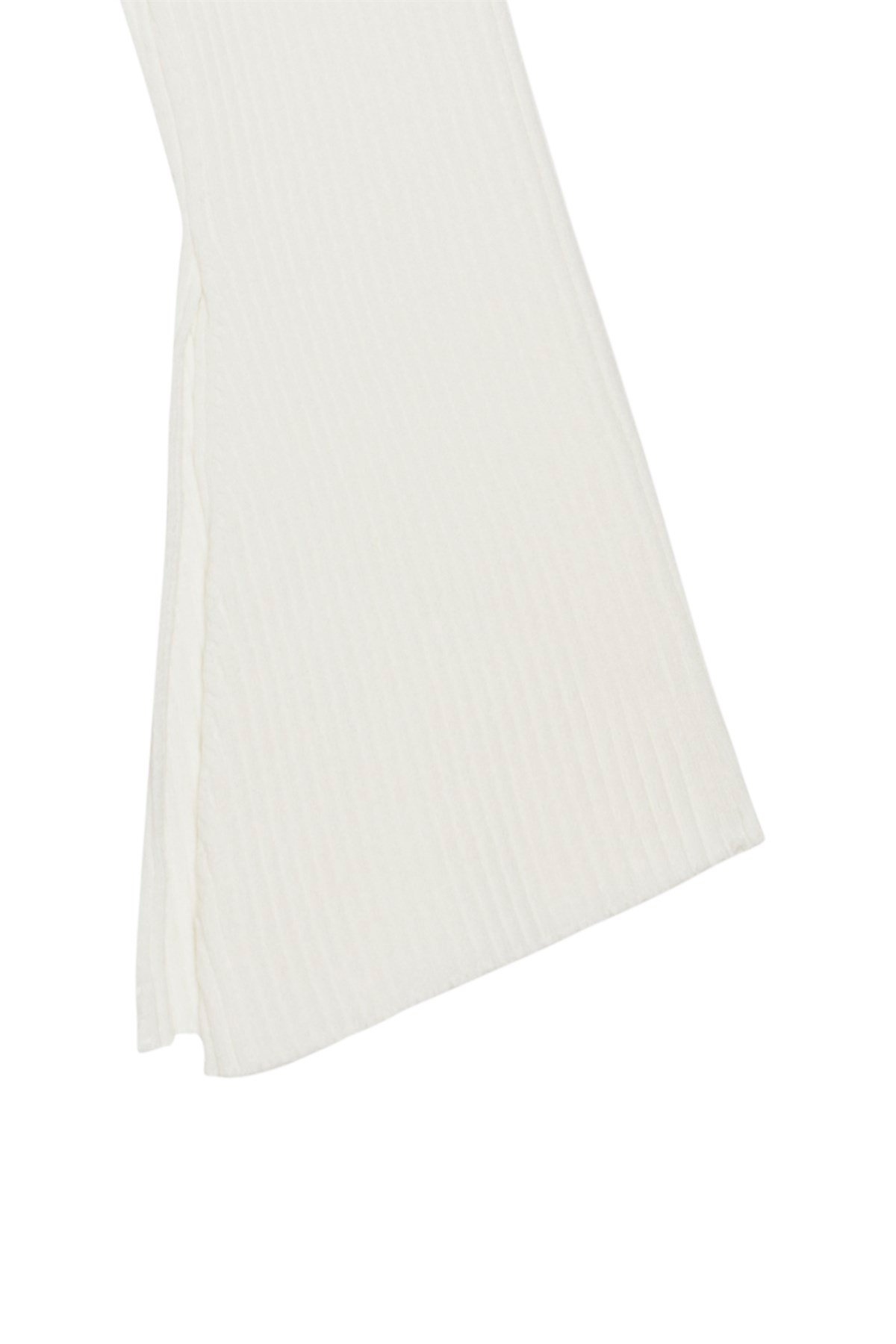 Kırık Beyaz U Yaka Kolu Yırtmaçlı Kazak