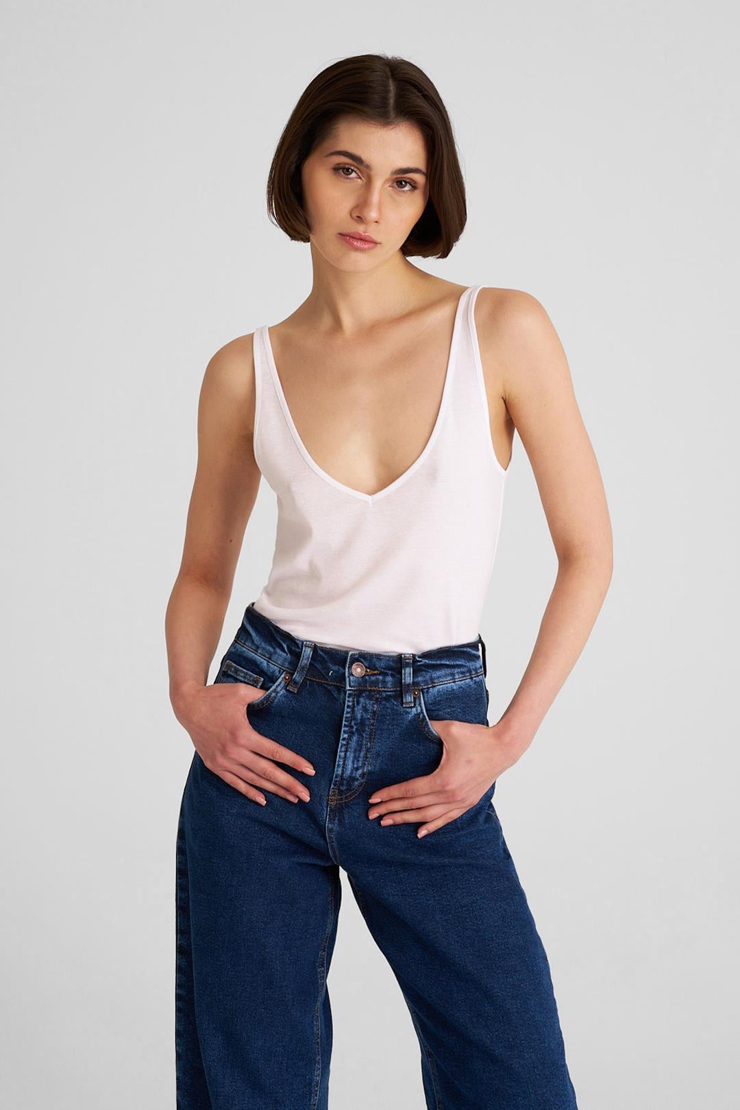 Kırık Beyaz V Yaka Dökümlü Atlet