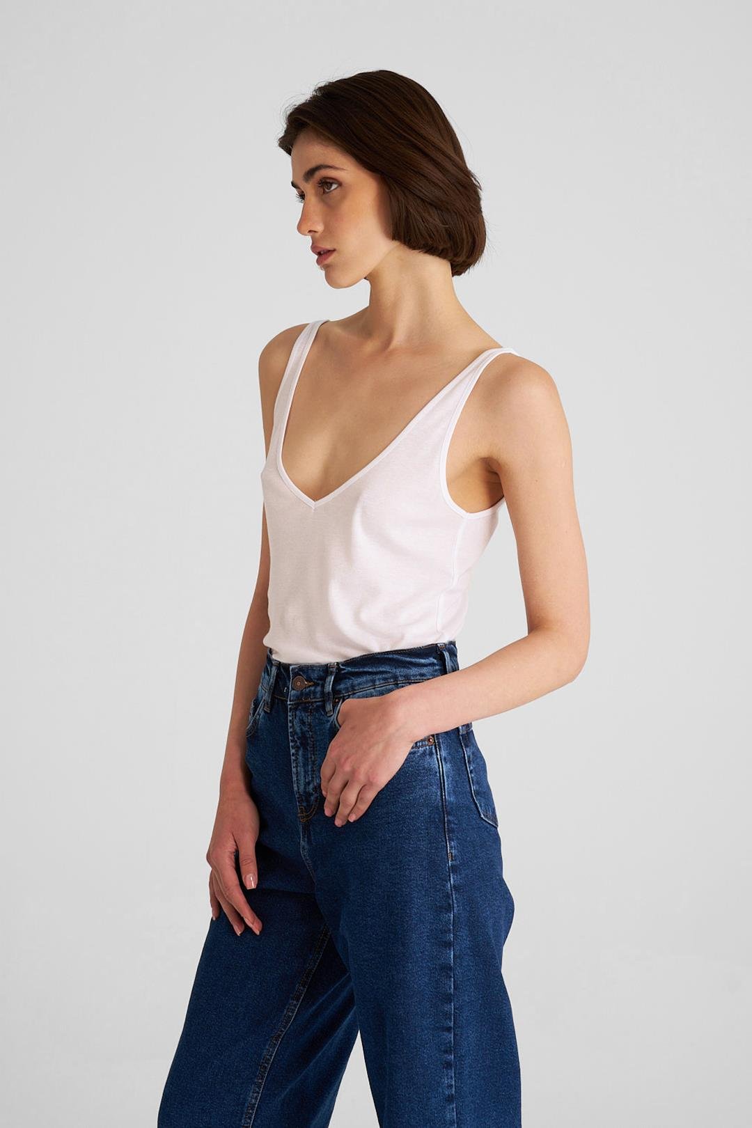 Kırık Beyaz V Yaka Dökümlü Atlet