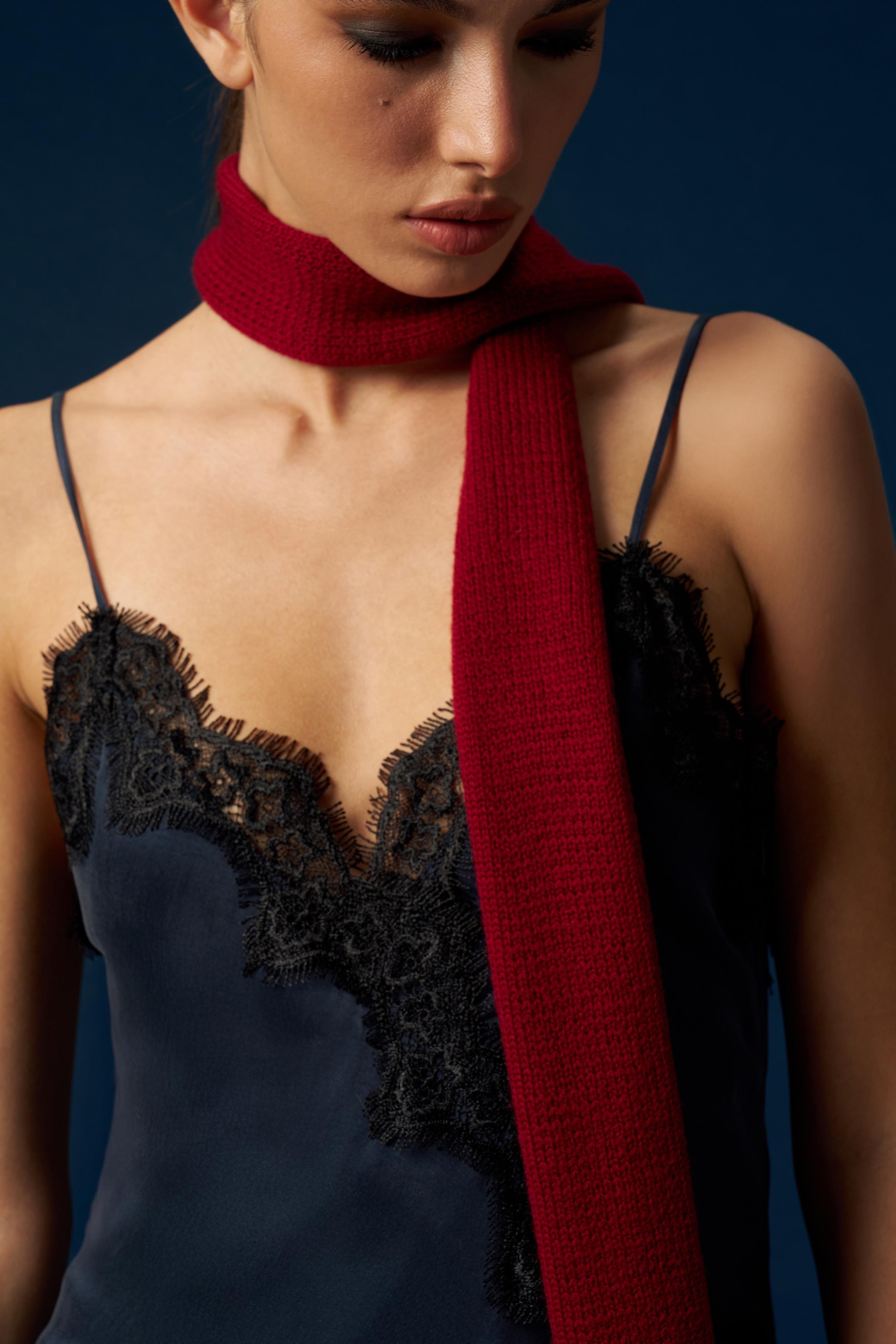 Kırmızı İnce Uzun Triko Atkı